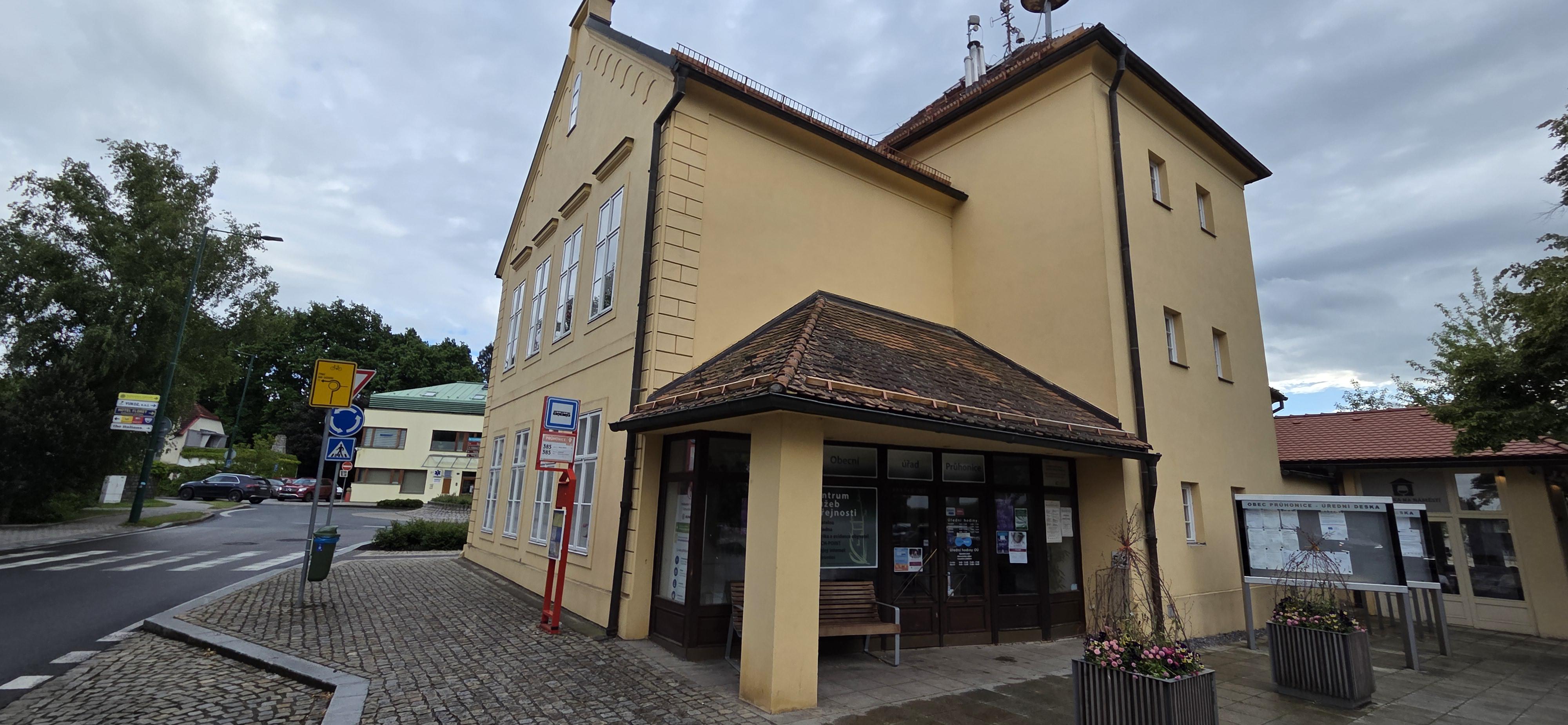 Průhonice - obecní úřad foto 4