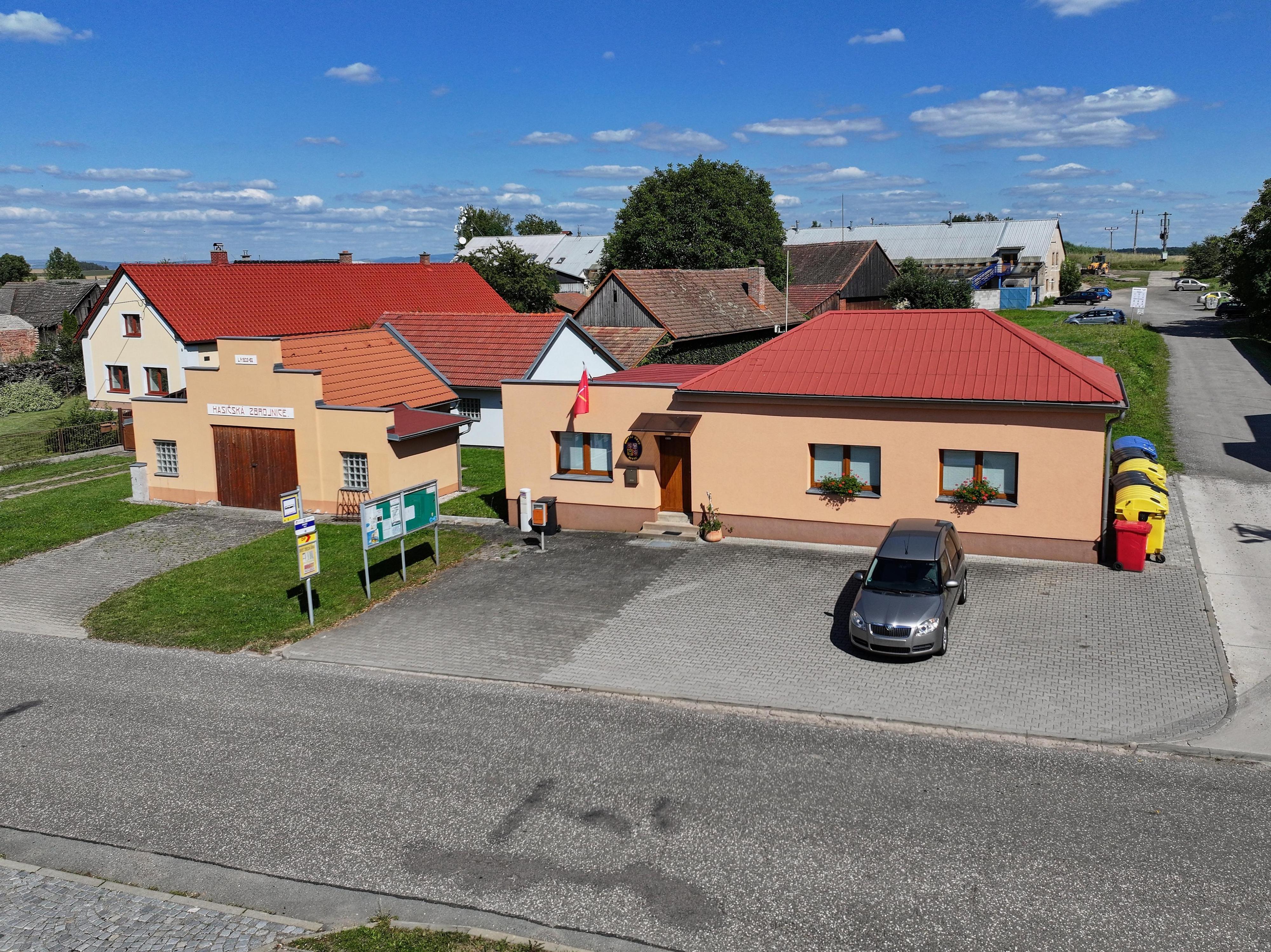 Divec - obecní úřad foto 2