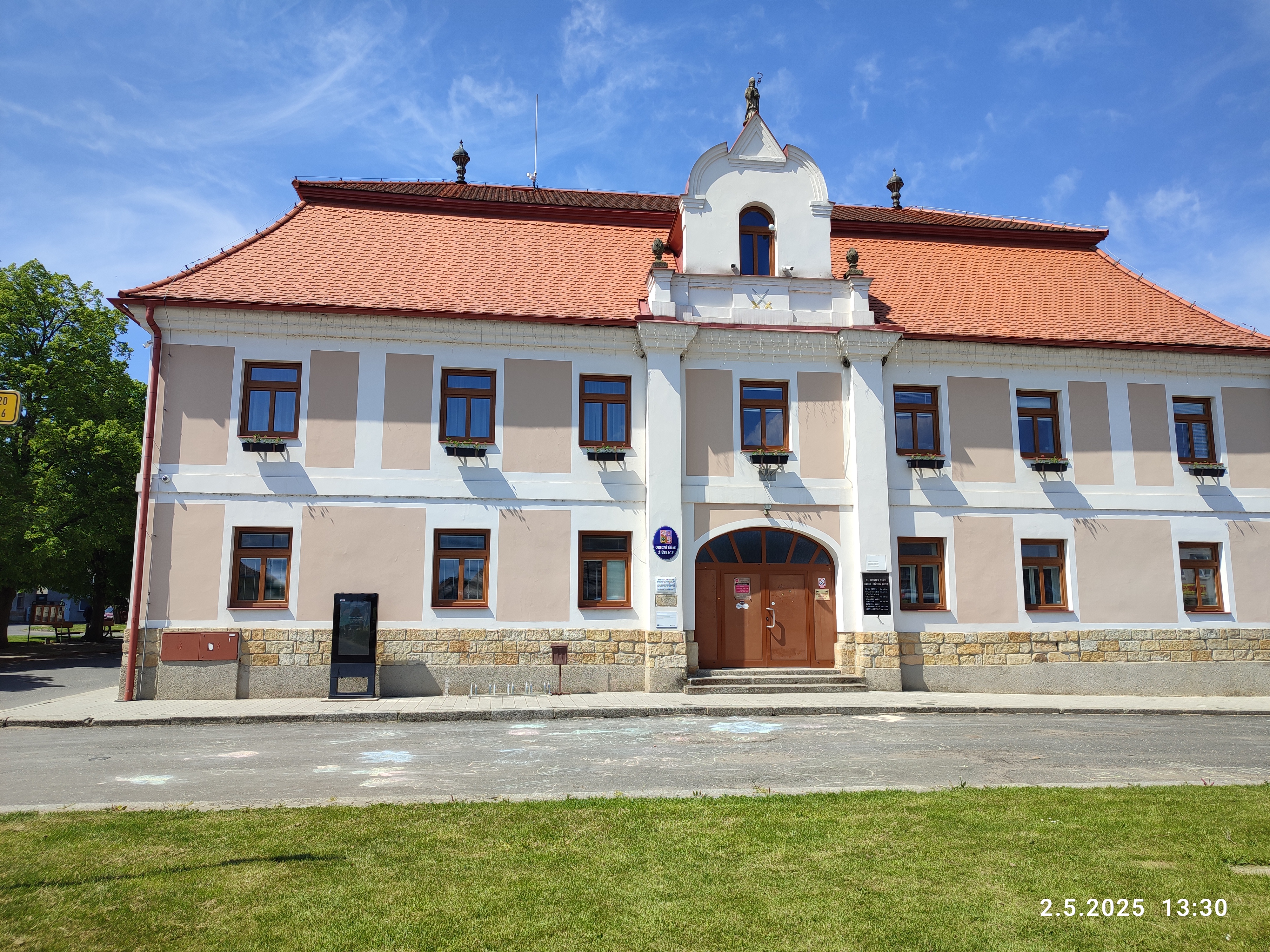 Žiželice - obecní úřad foto 3