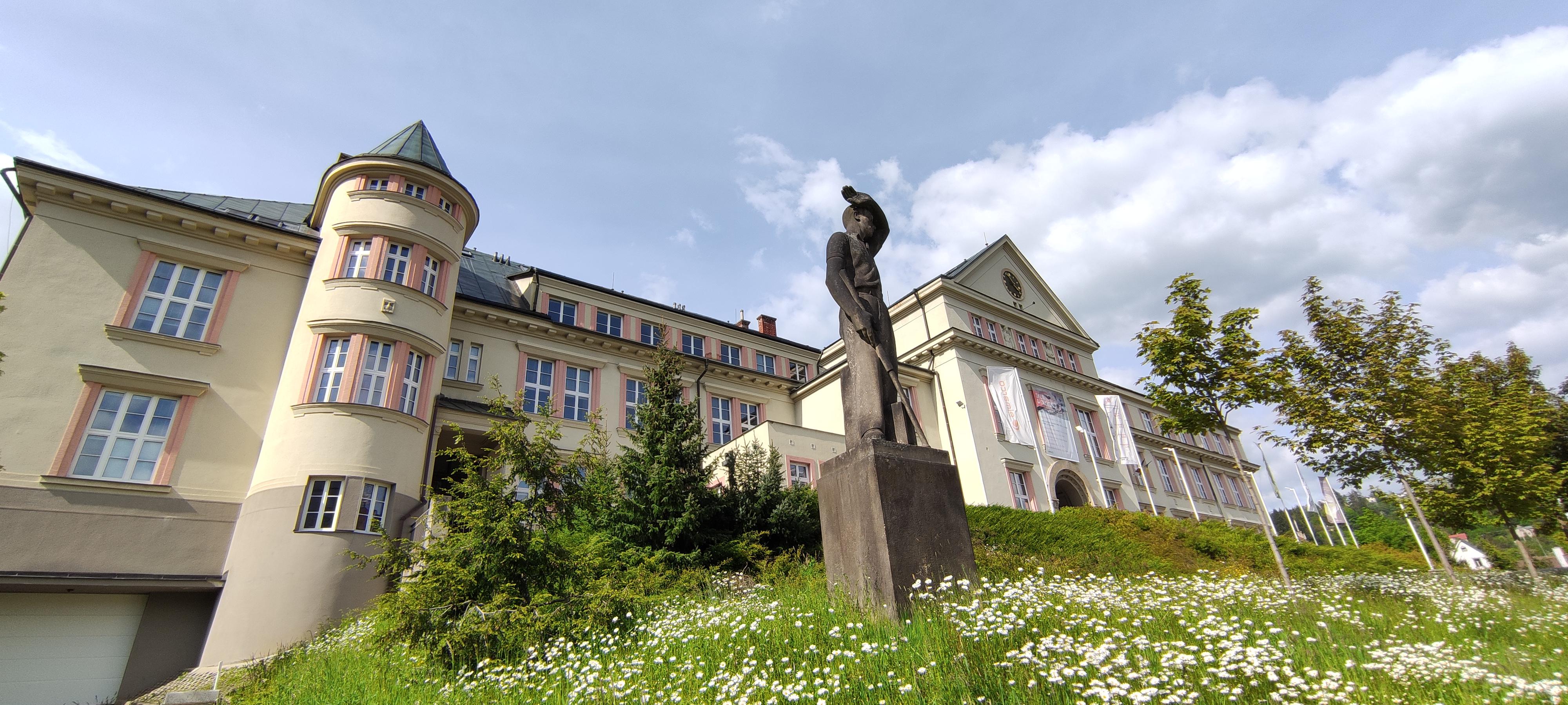 SUPŠ sklářská Železný Brod - knihovna foto 3