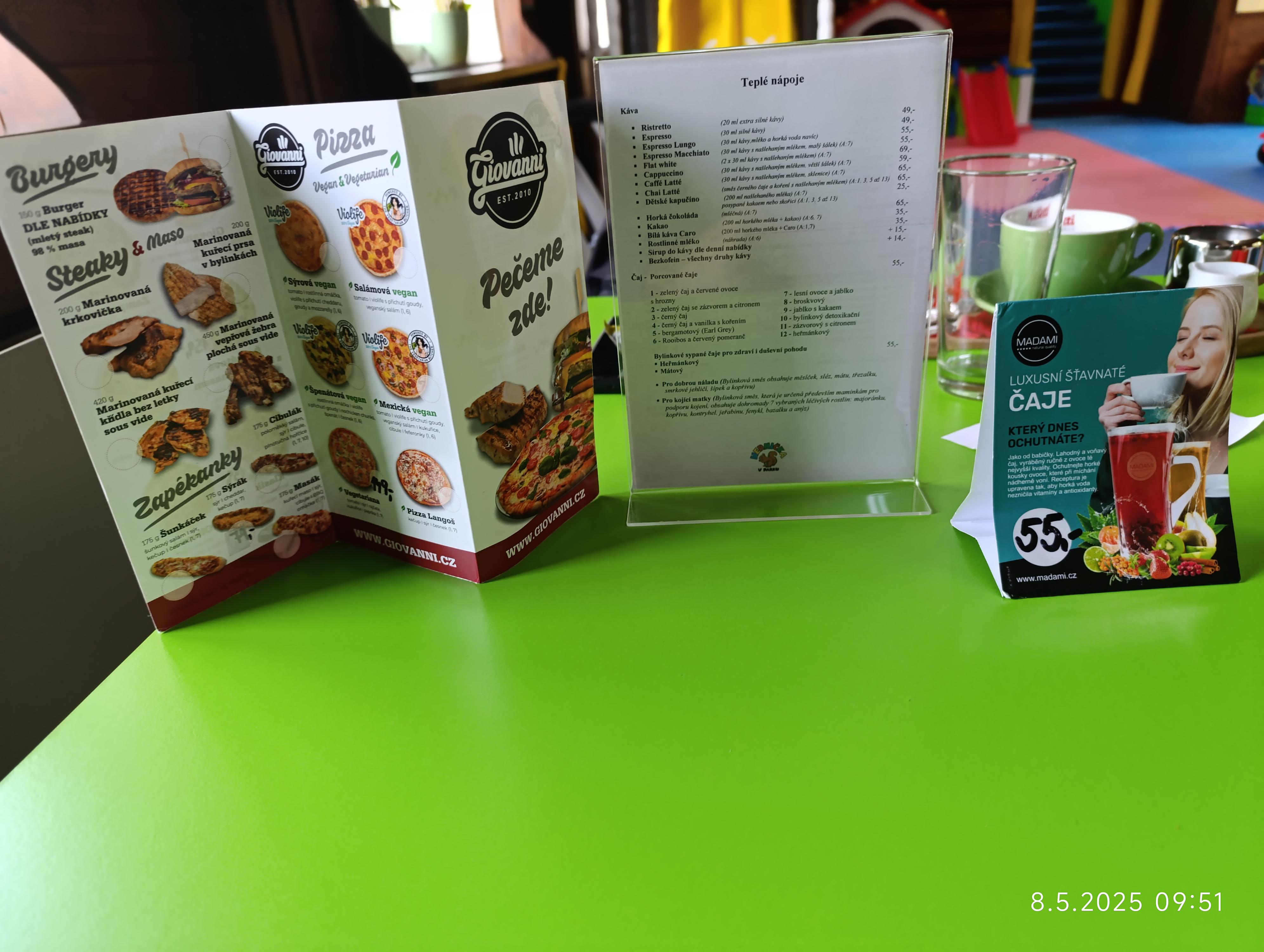 Hernička v parku foto 6