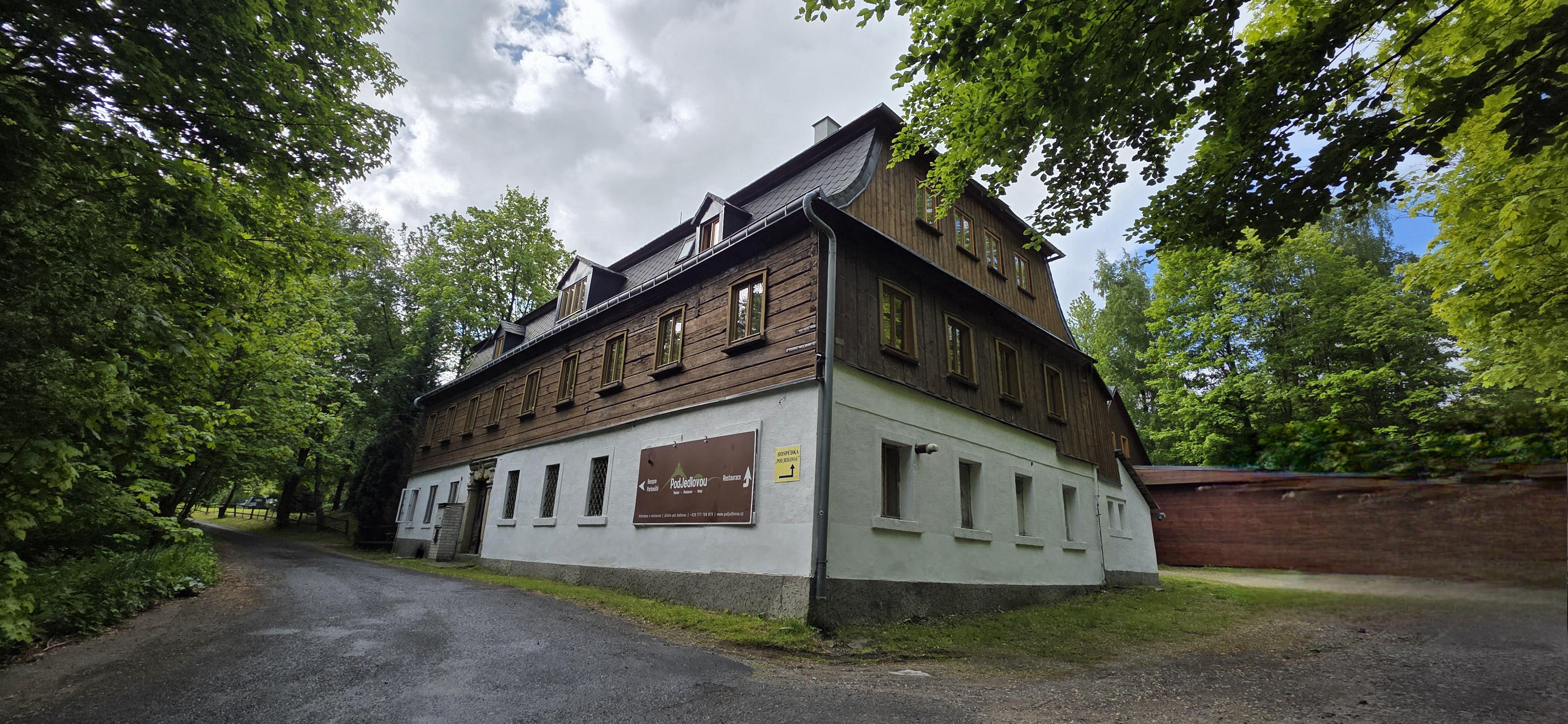 Rekreační areál Pod Jedlovou foto 3