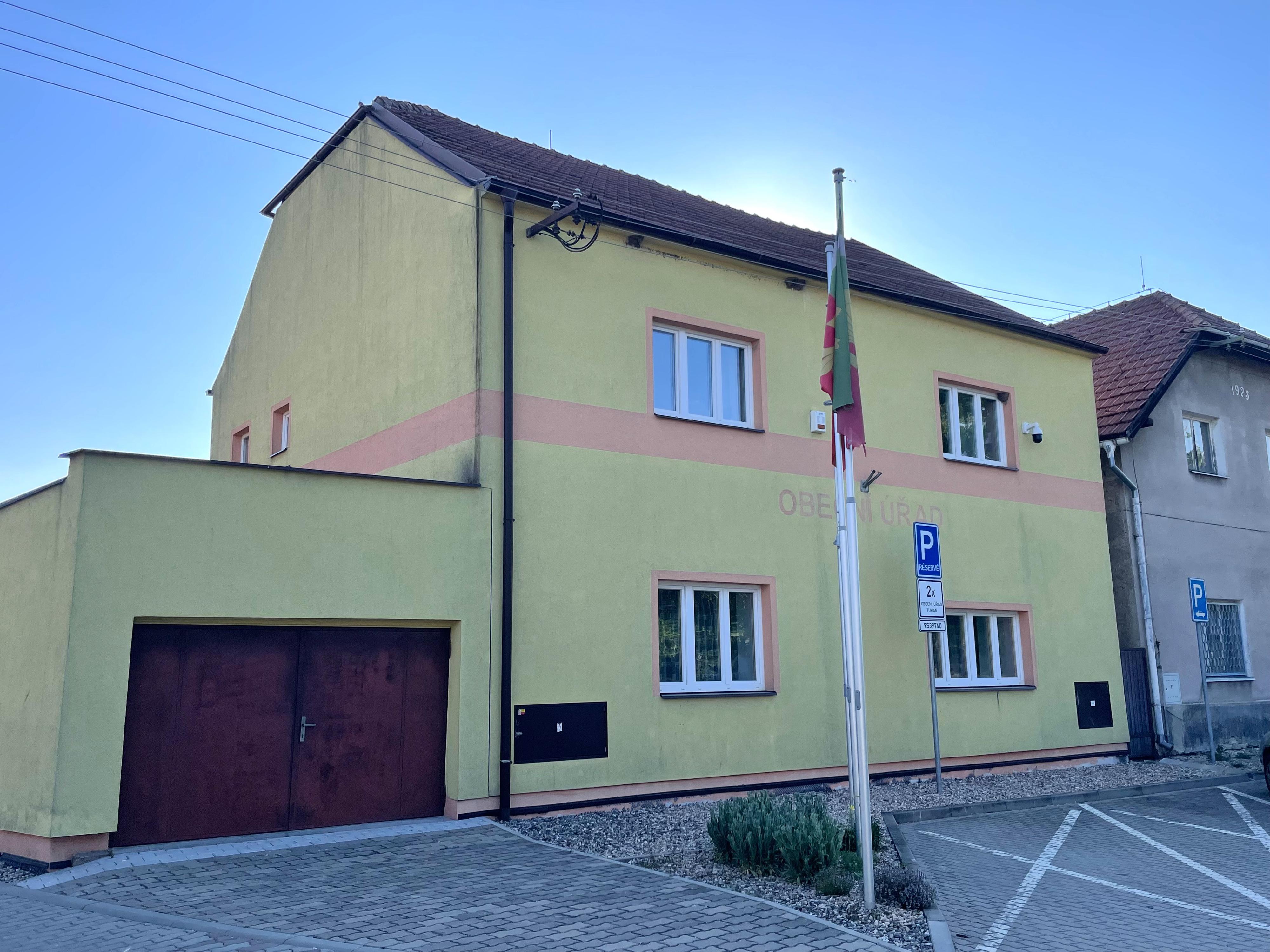 Tuhaň - obecní úřad foto 3