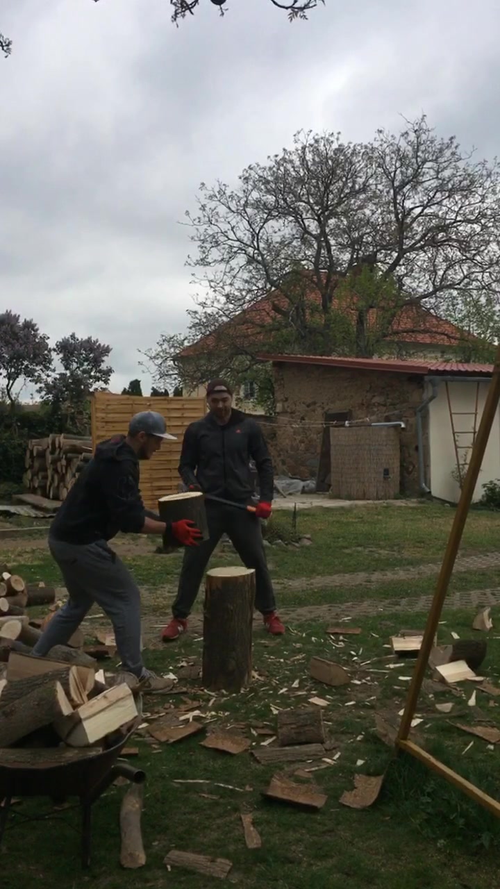 Hudy - Hodinový manžel foto 2 (náhled videa)