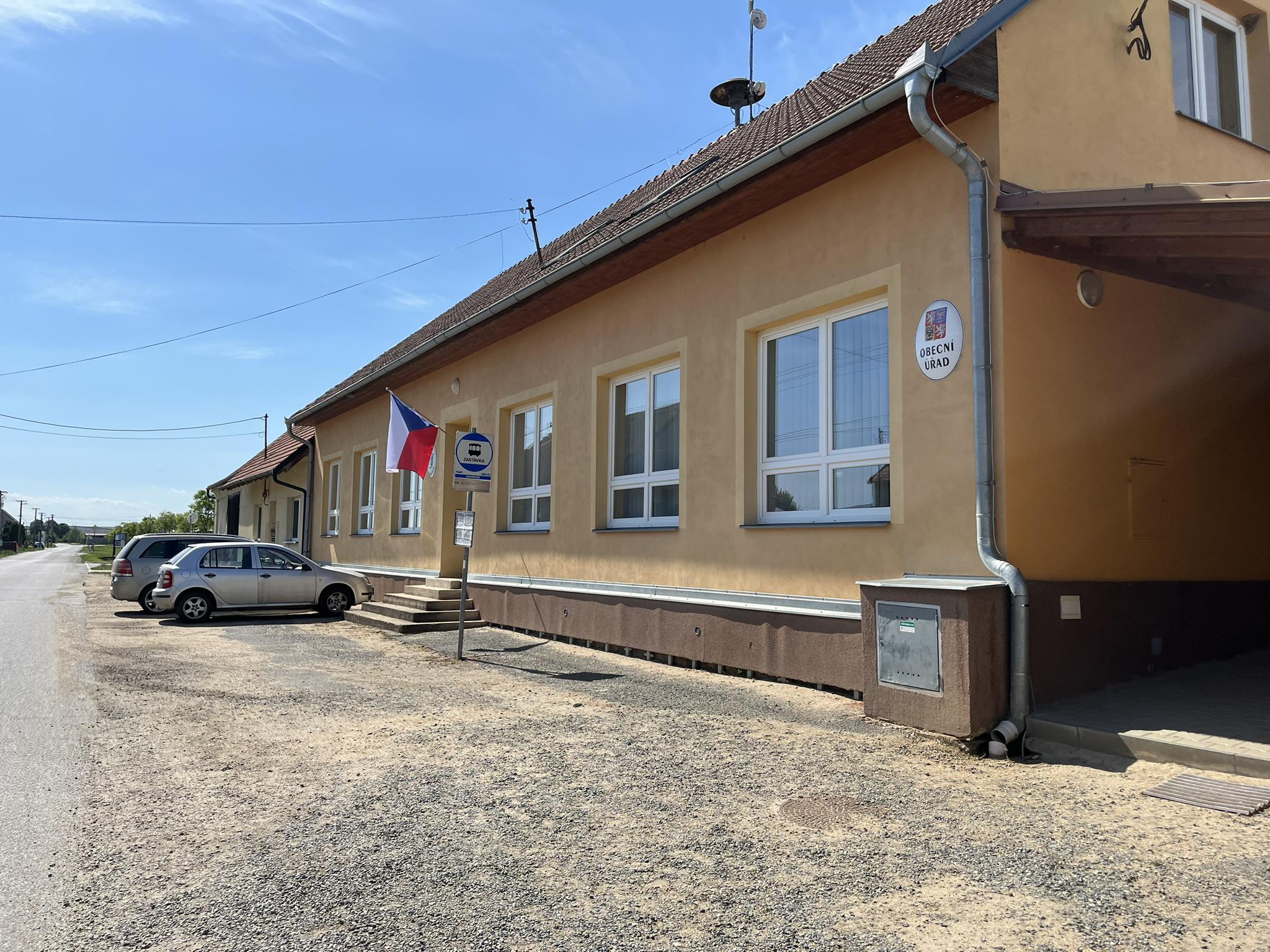 Kupařovice - obecní úřad foto 2