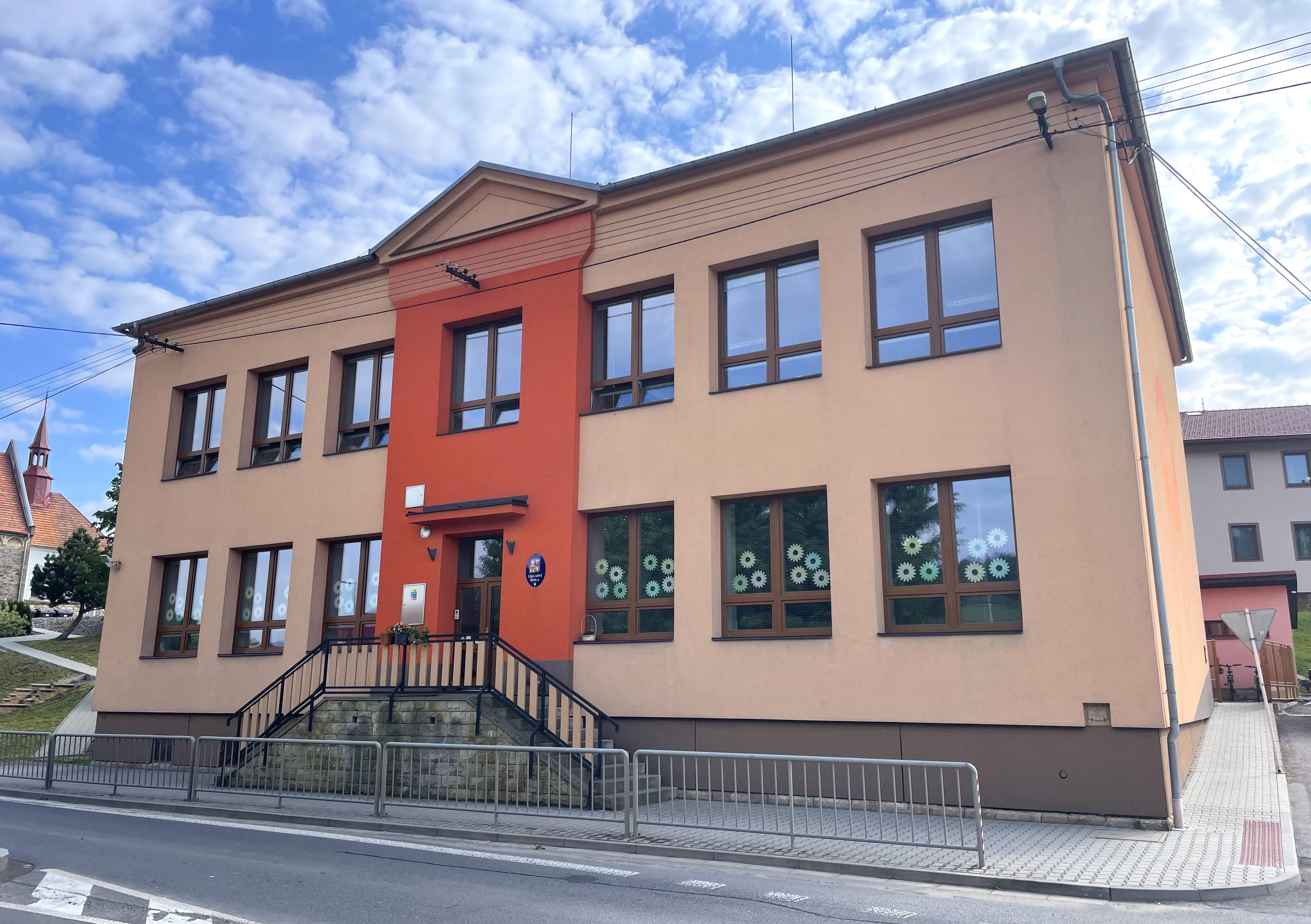 Základní škola a mateřská škola Sopotnice foto 2