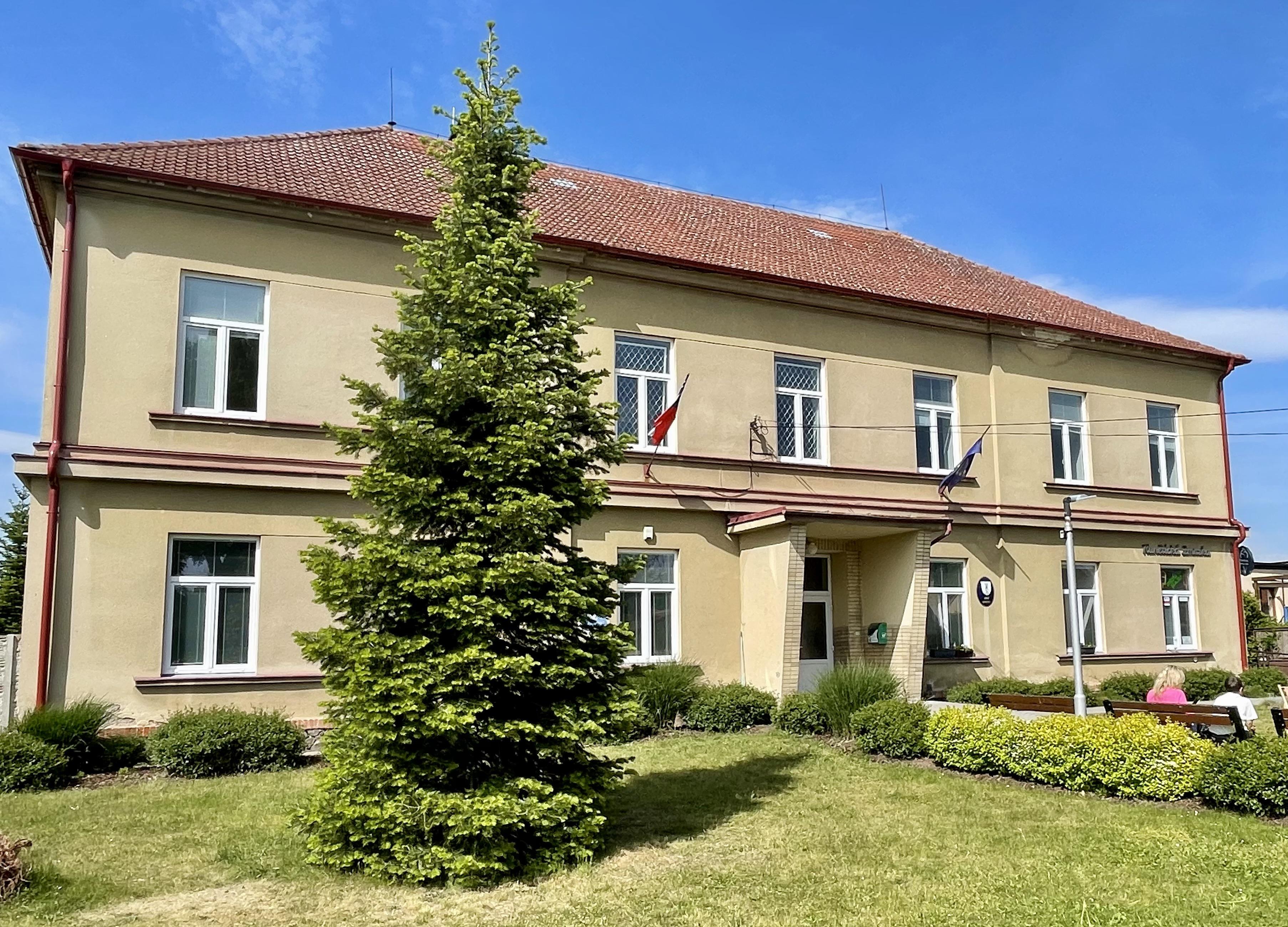 Kunětice - obecní úřad foto 4