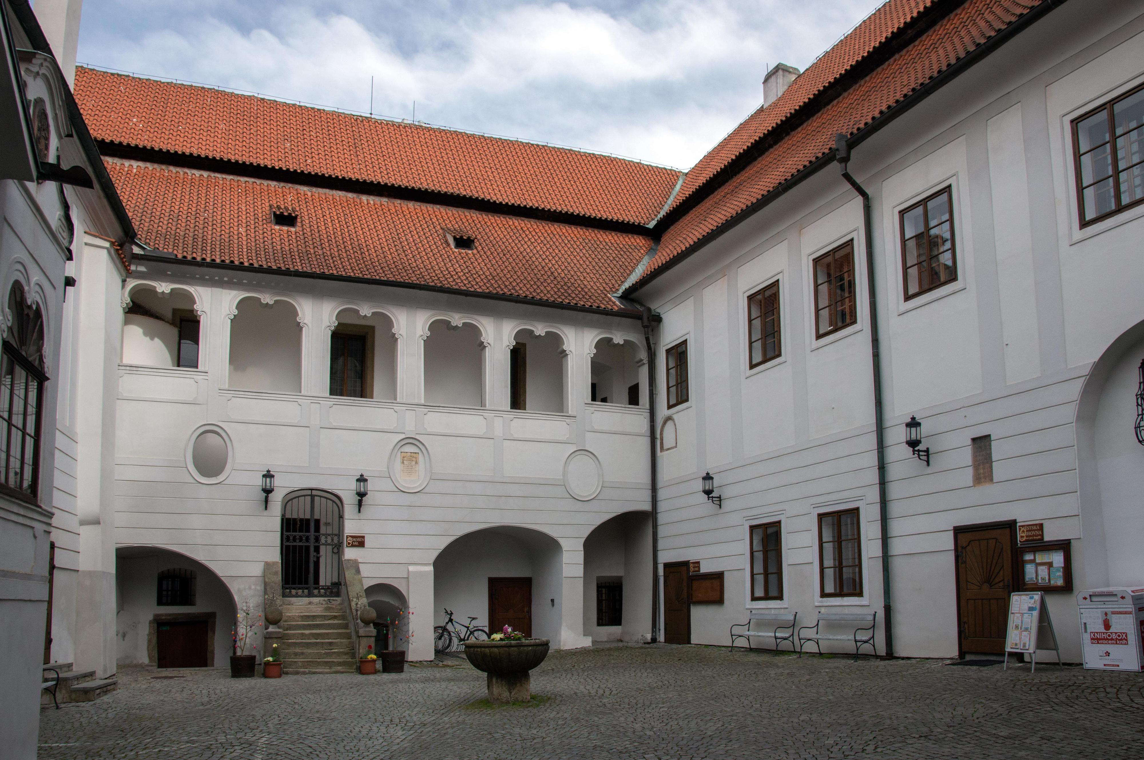 Městská knihovna Český Krumlov, Horní foto 4