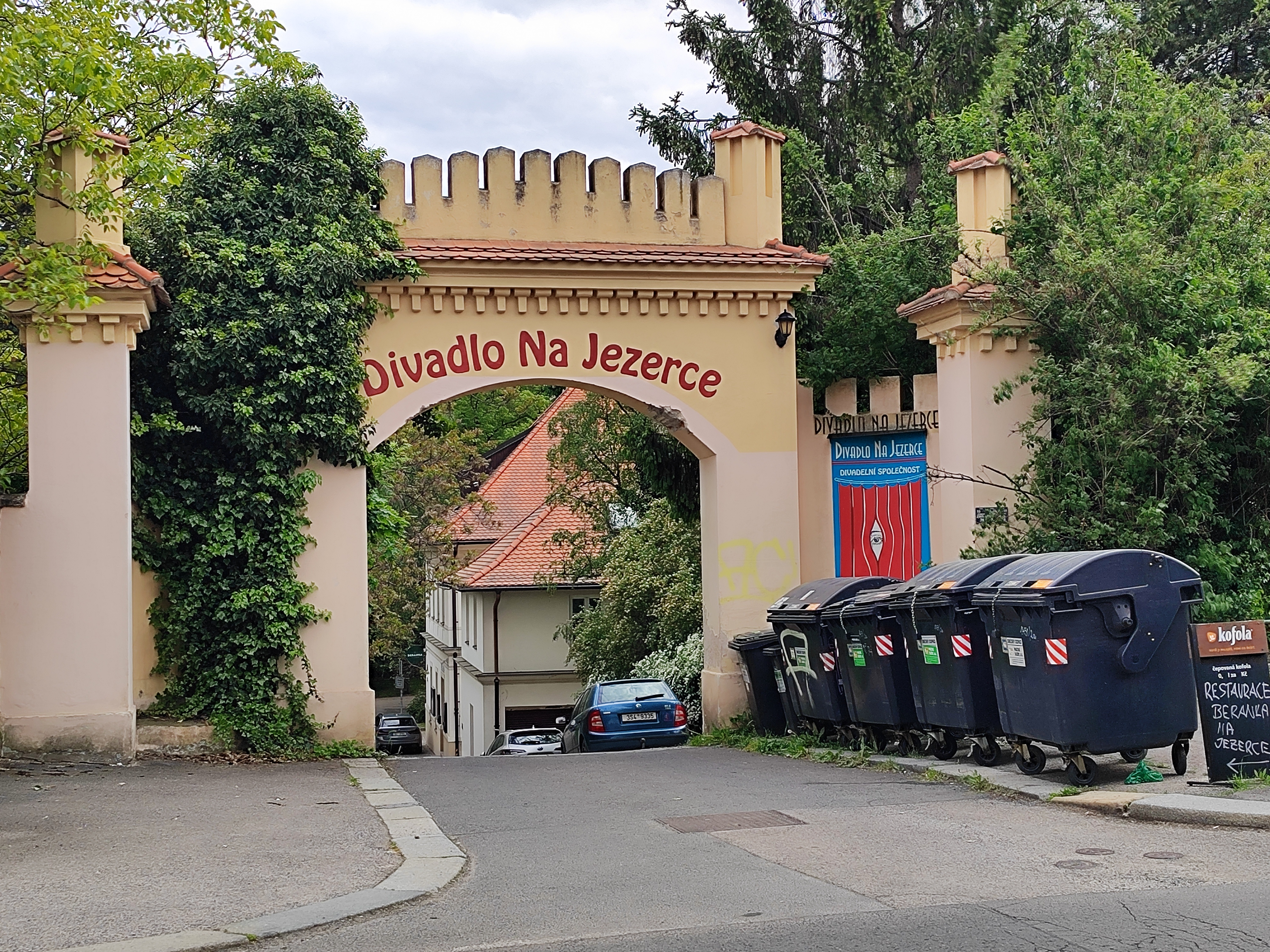 Divadlo Na Jezerce foto 6