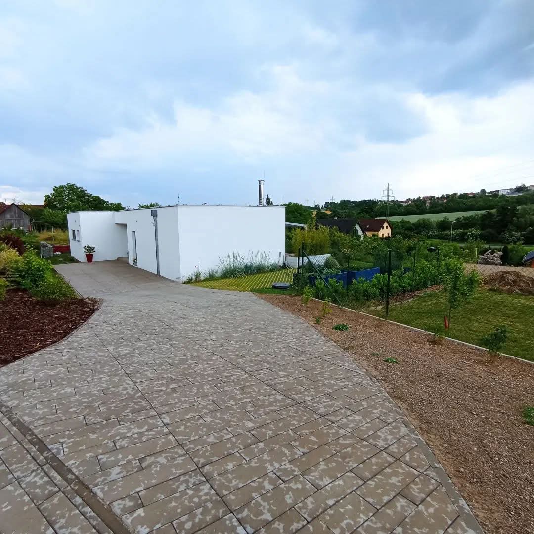 Pokládka zámkové dlažby