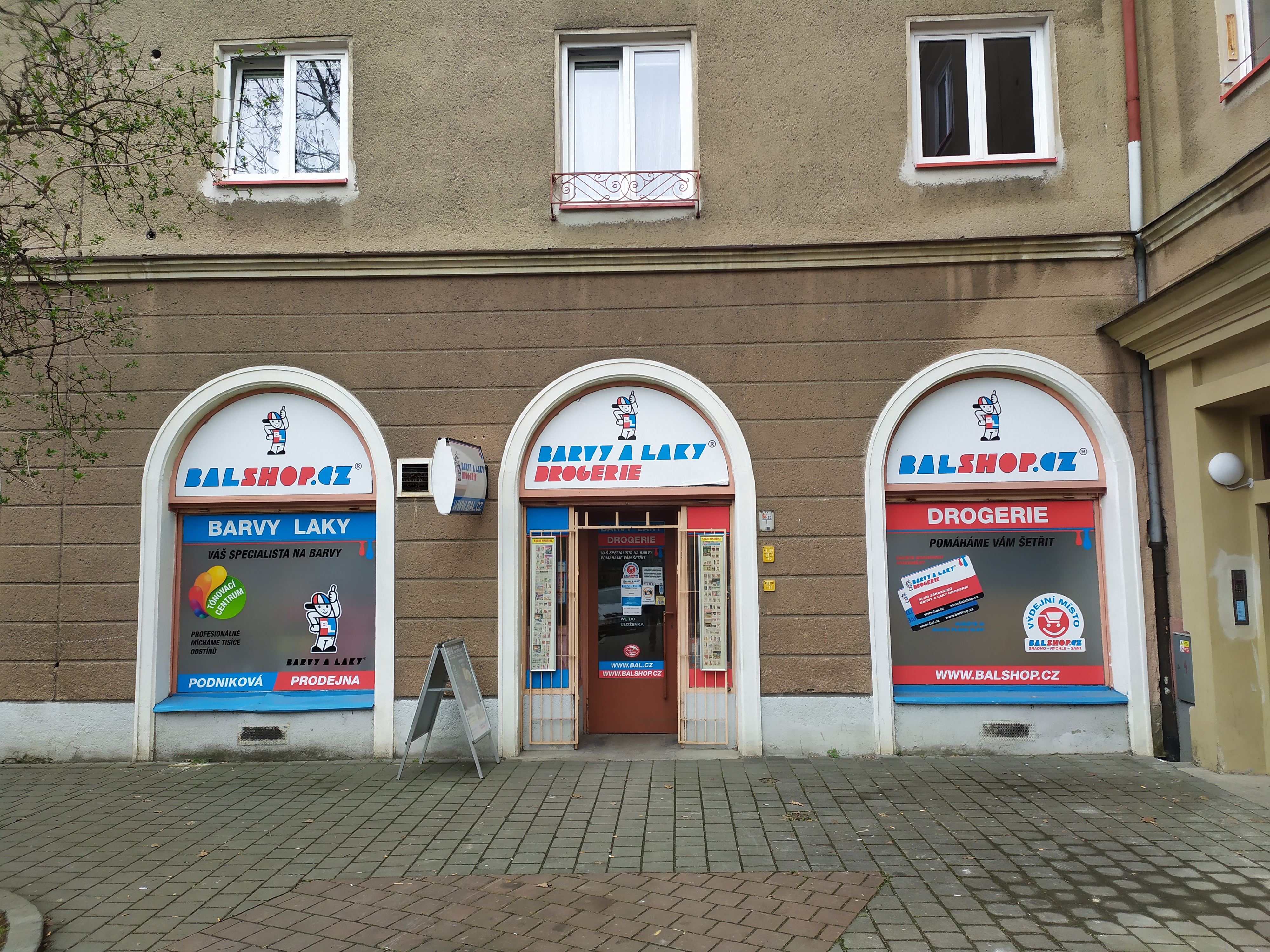 BARVY A LAKY DROGERIE foto 1