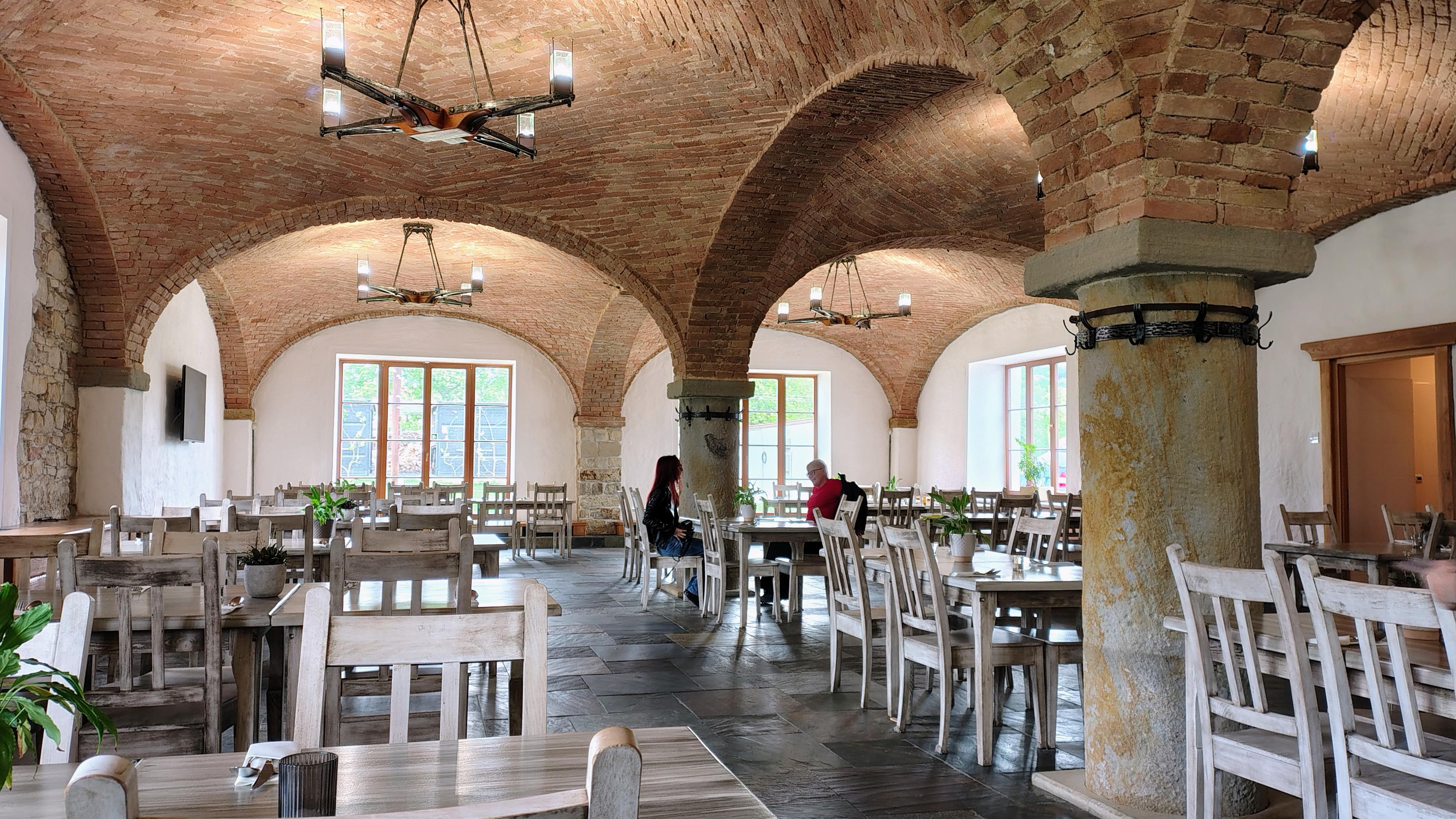 Restaurace Dvůr Perlová voda foto 2