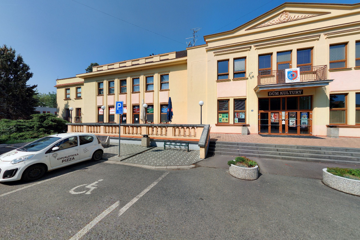 Nabíjecí stanice Kulturní dům Chvaletice foto 2