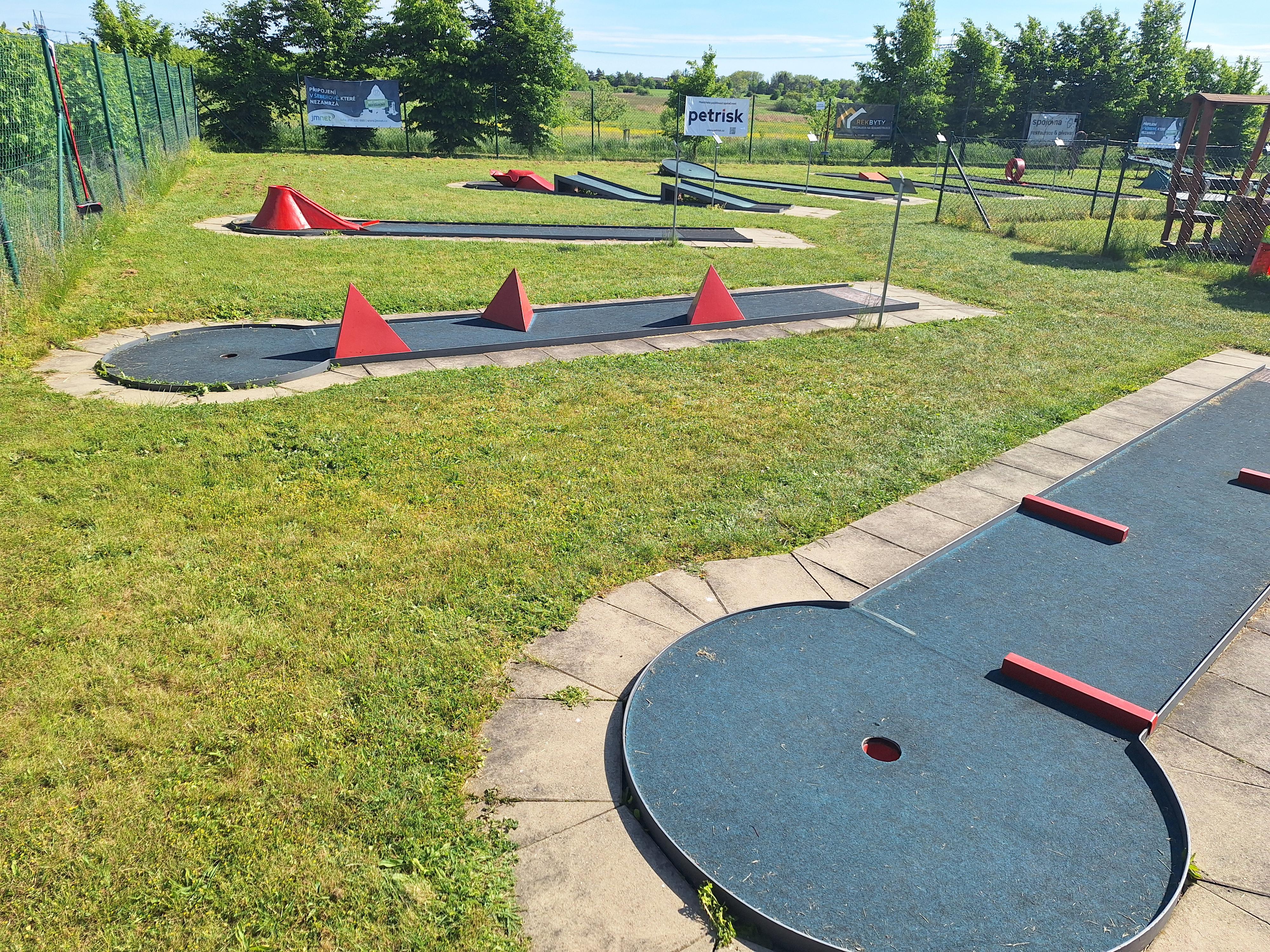 Minigolf - Sportovní areál Šeberov foto 4
