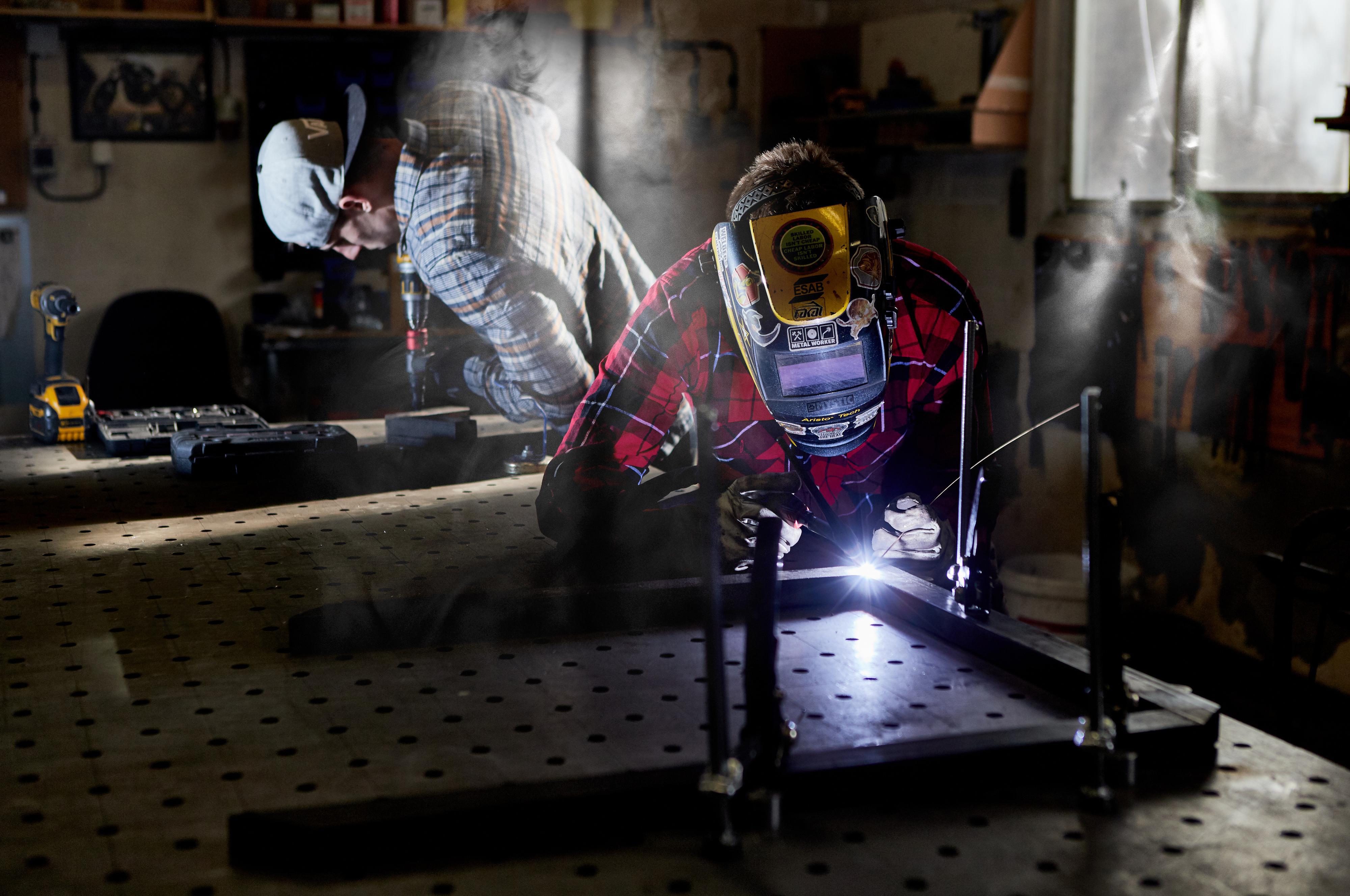 F2 WORKS Ocel a Nerez