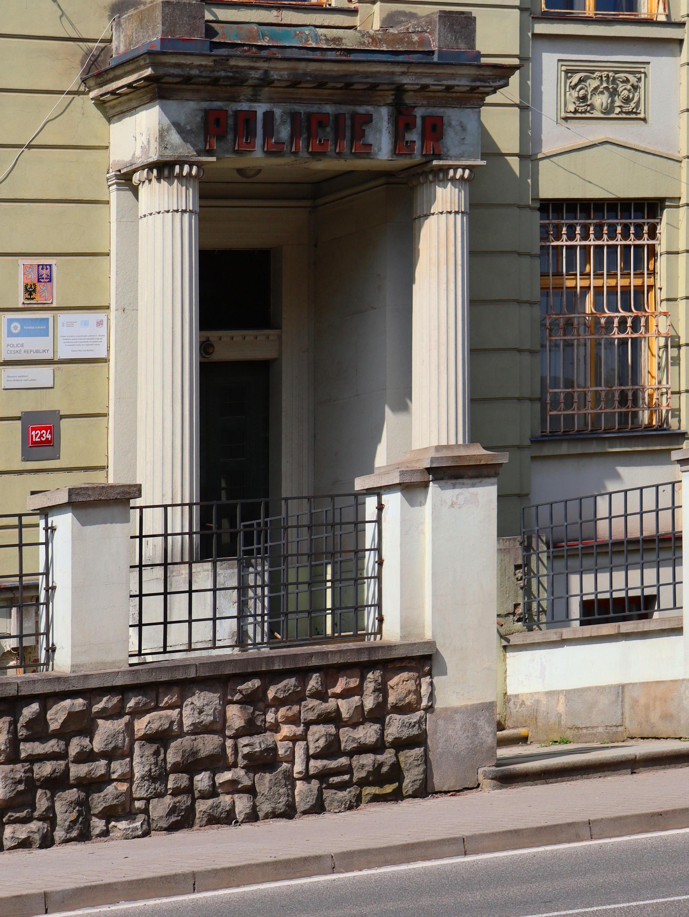 Policie ČR - Obvodní oddělení Dvůr Králové nad Labem foto 4