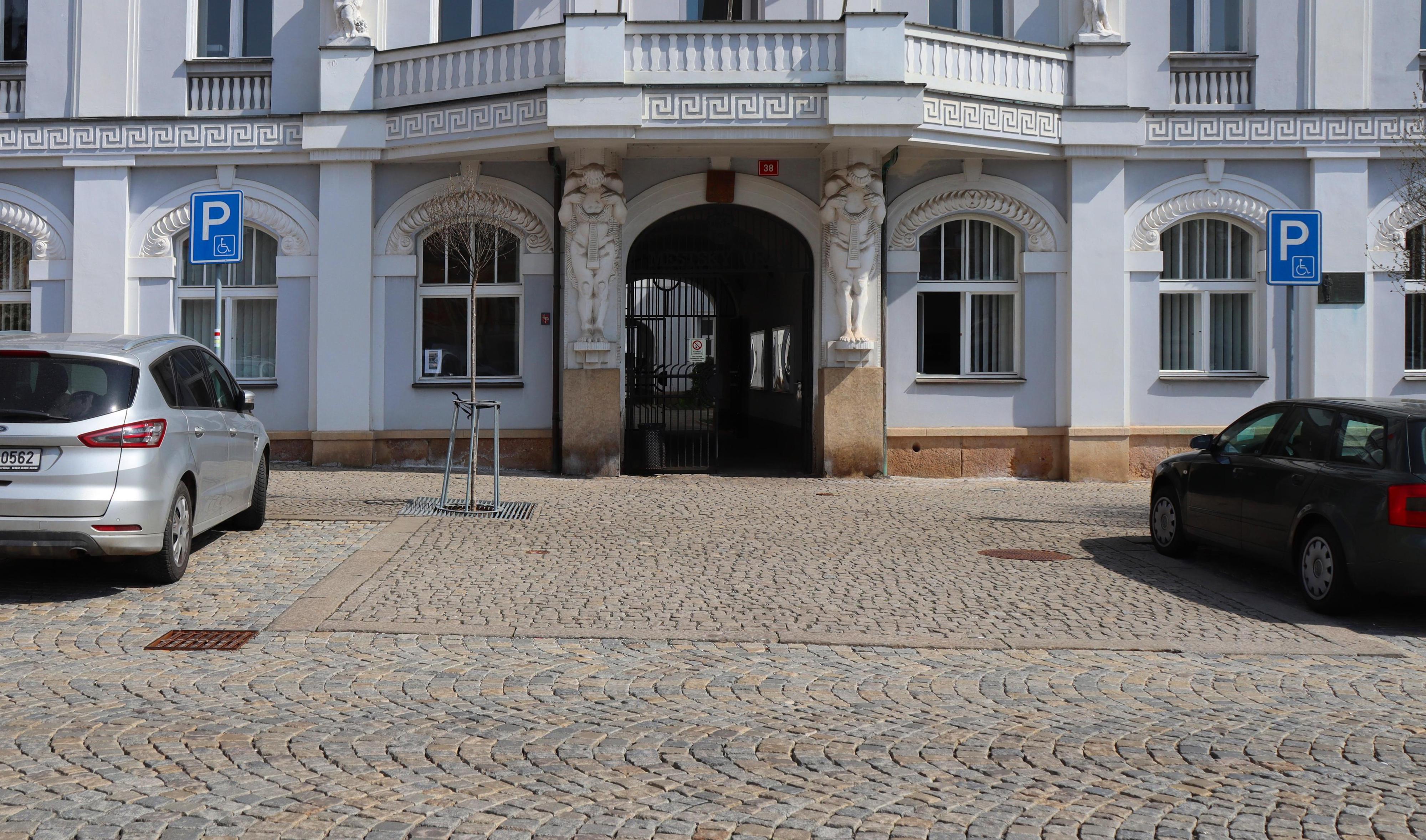 Dvůr Králové nad Labem - městský úřad foto 5