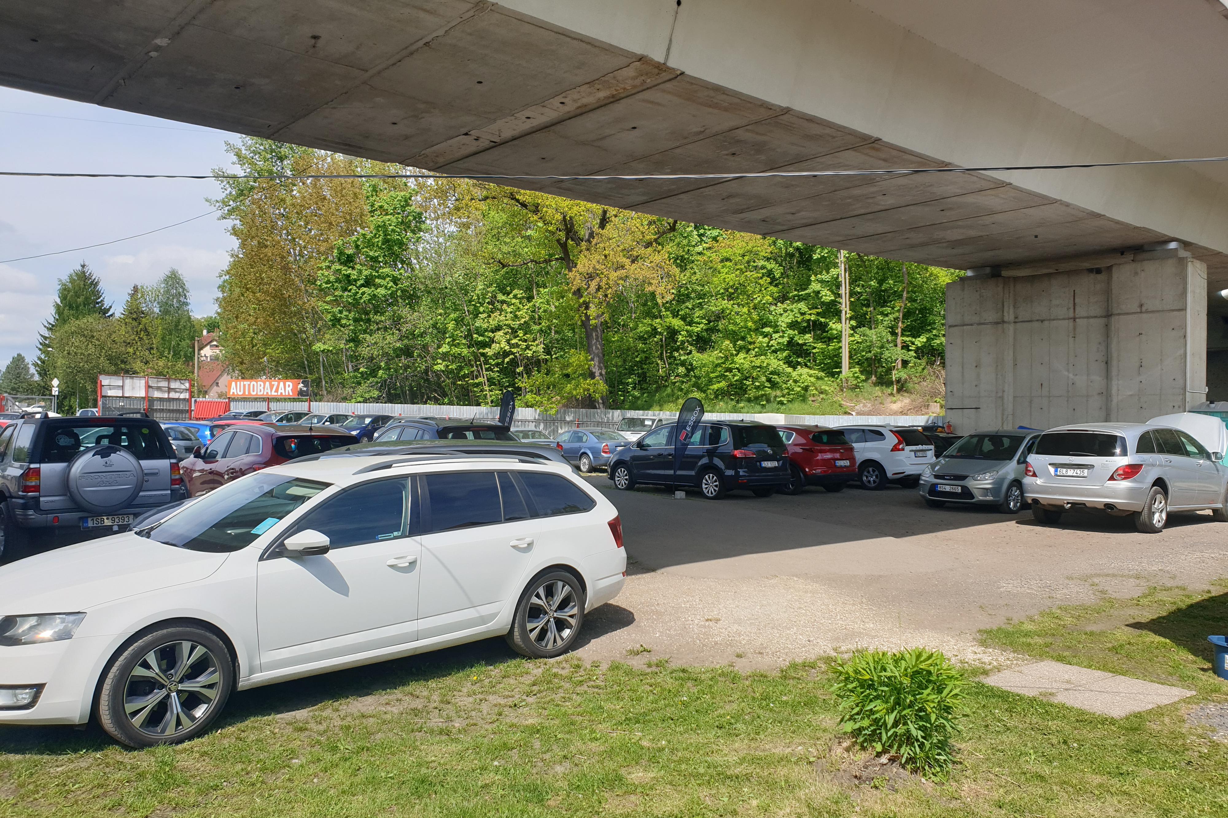 Autobazar pod mostem
