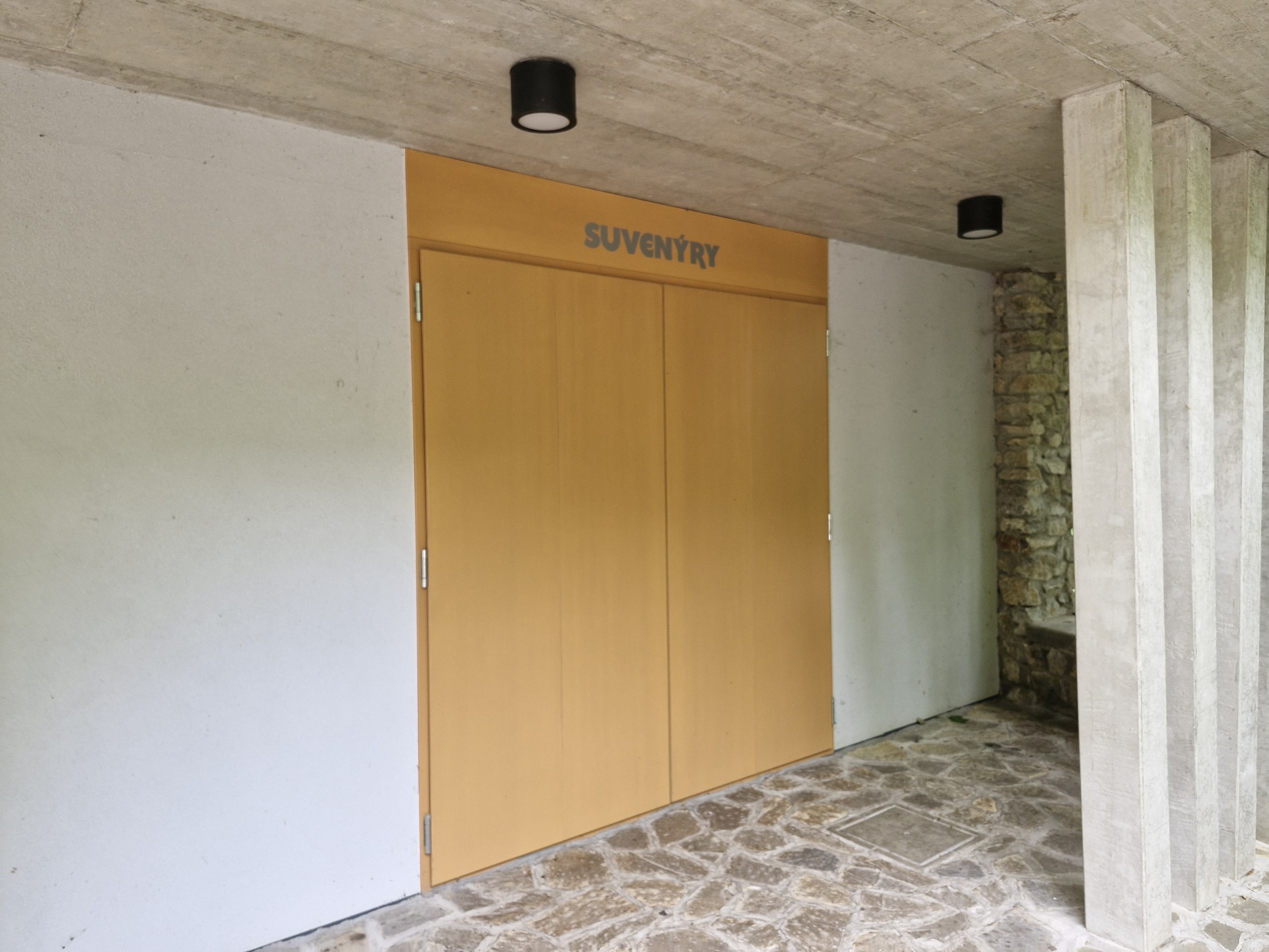 Prodej suvenýrů Javoříčské jeskyně foto 2