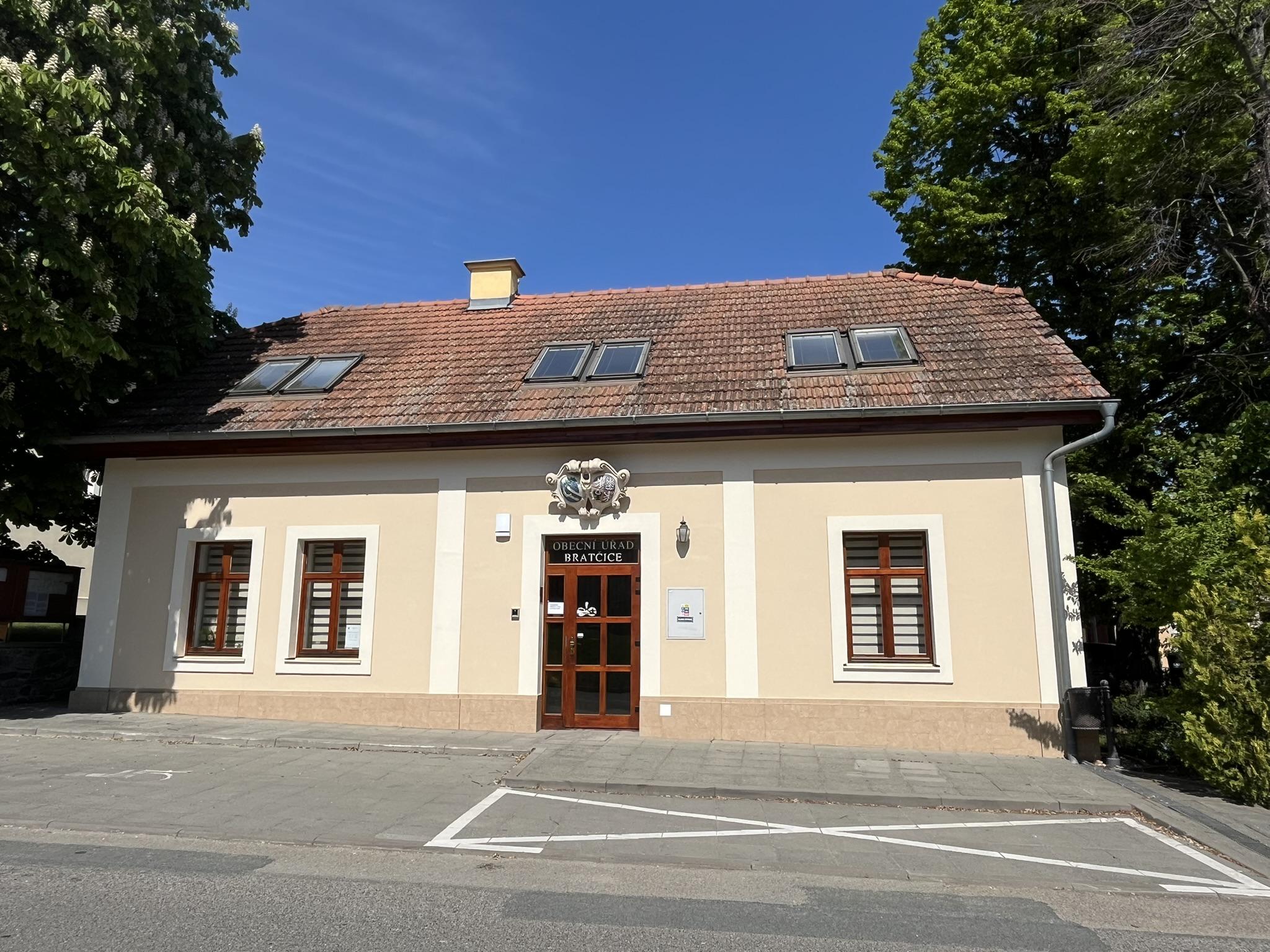 Bratčice - obecní úřad foto 2