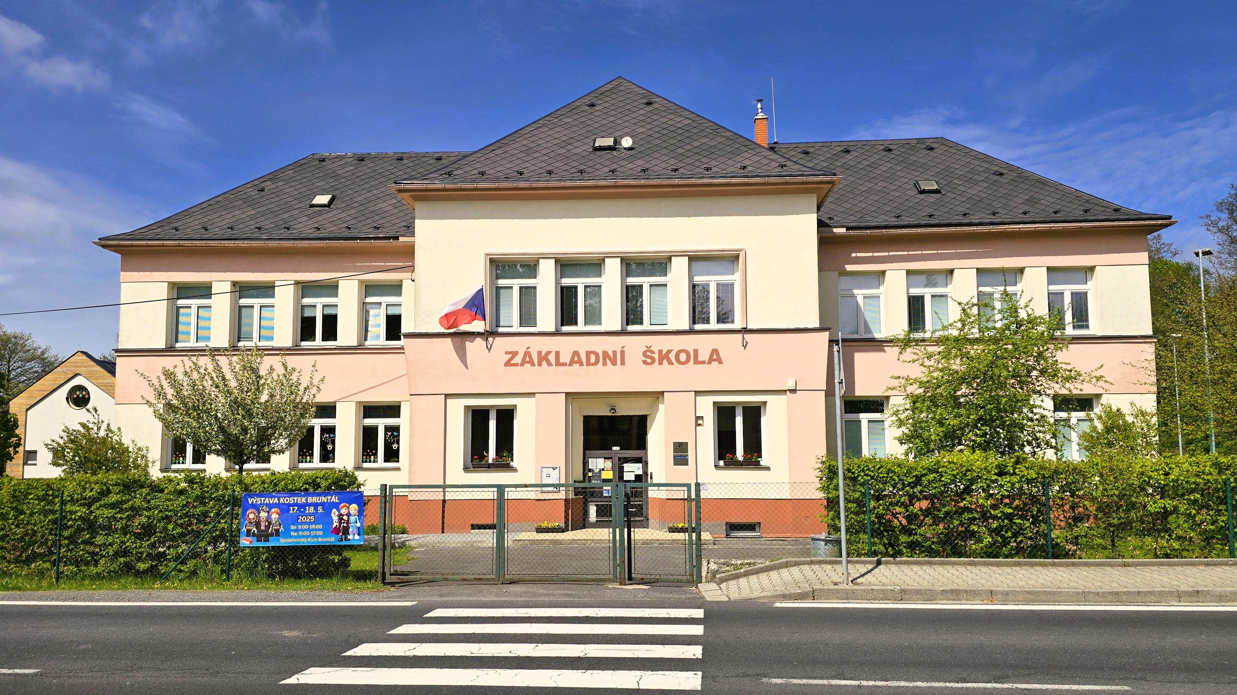 ZŠ a MŠ Dětřichov nad Bystřicí foto 2