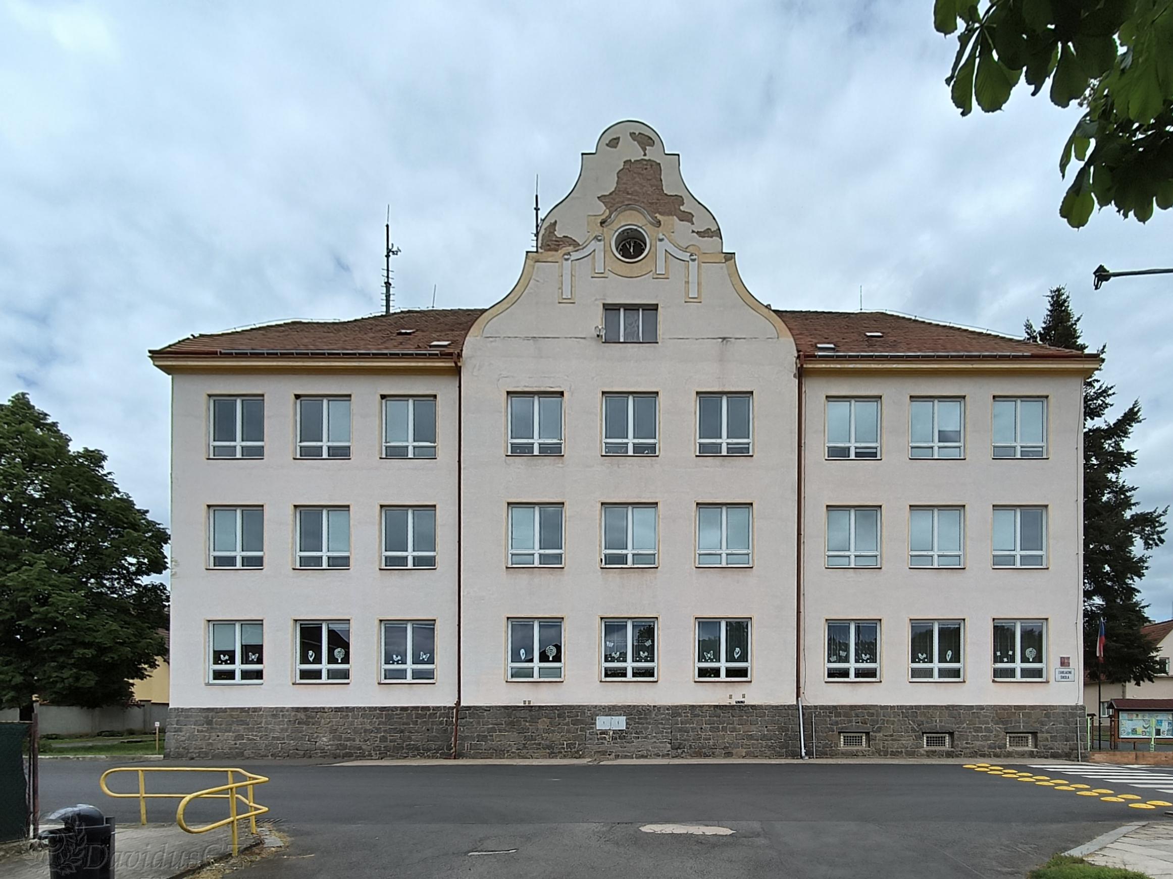 Základní škola Kryry, okres Louny foto 3