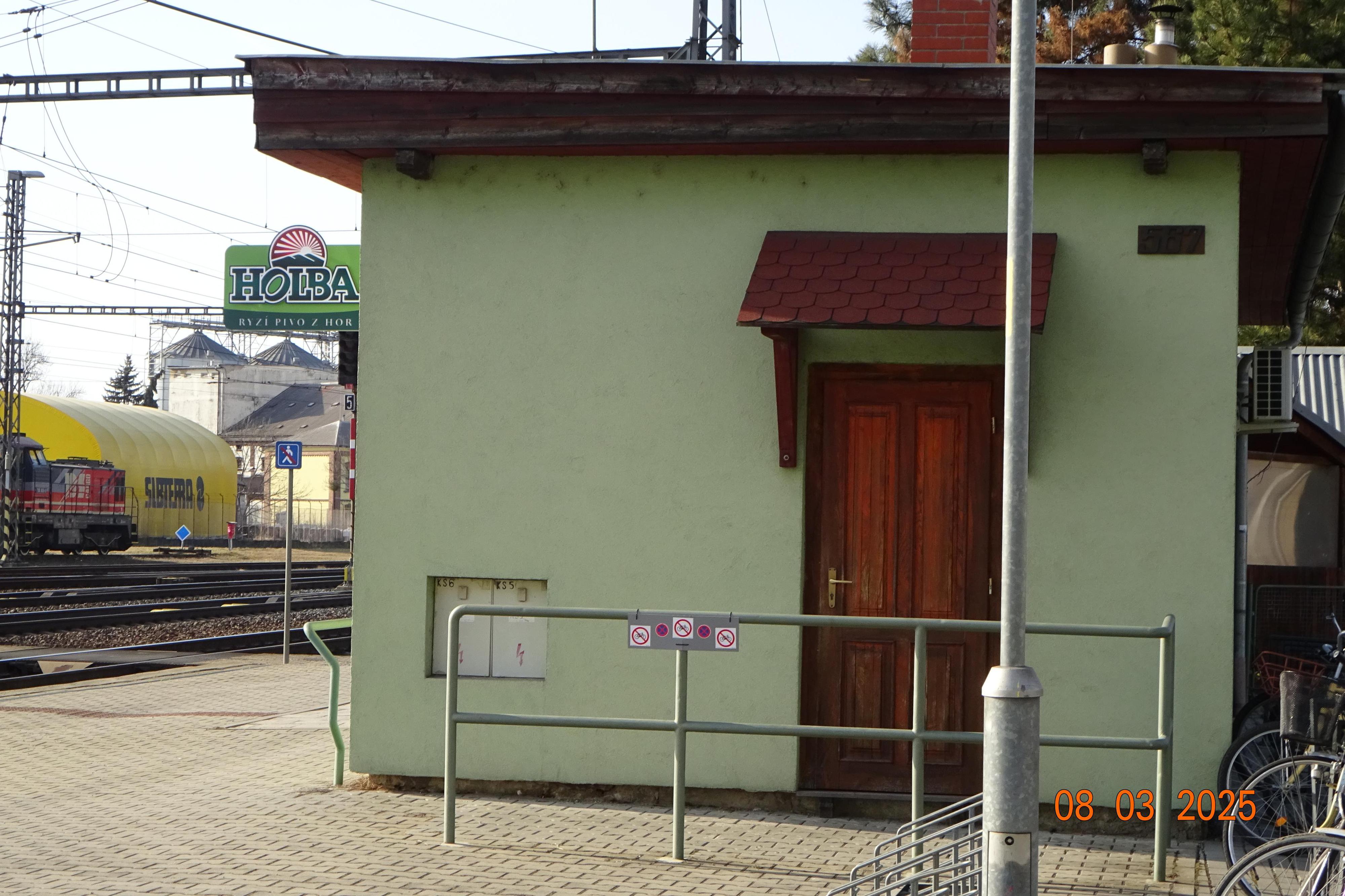 Krmítko u nádraží