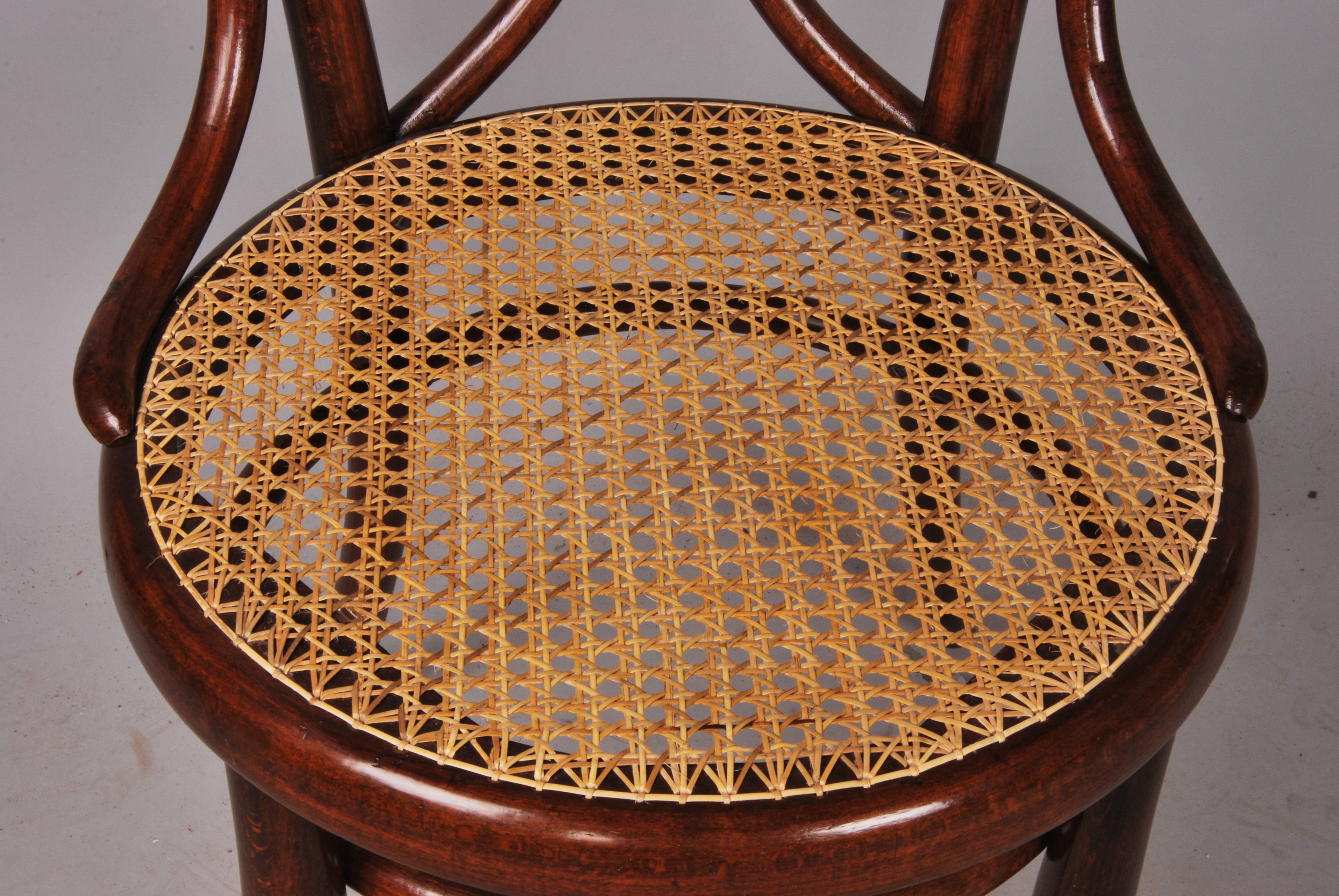 Výplet sedáků a opěrek z ratanu