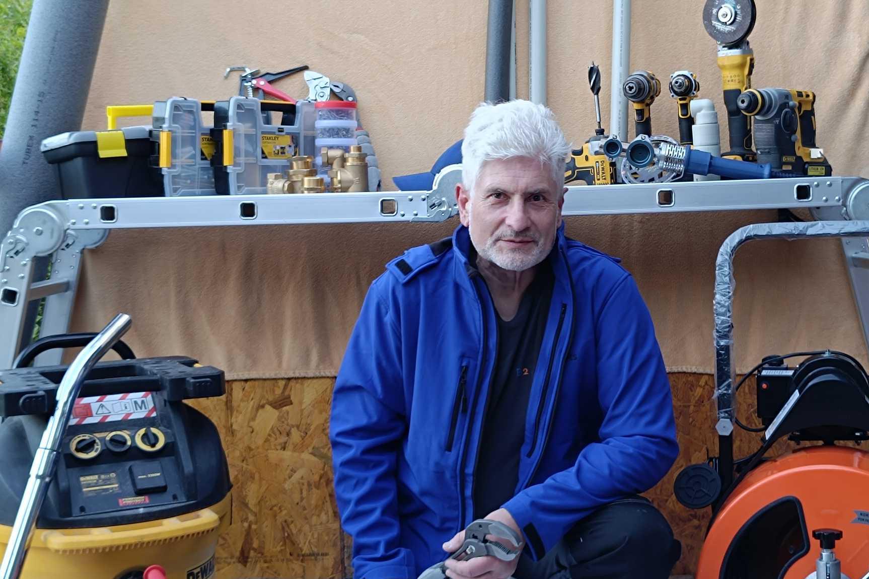 Petr Němeček - Hodinový manžel