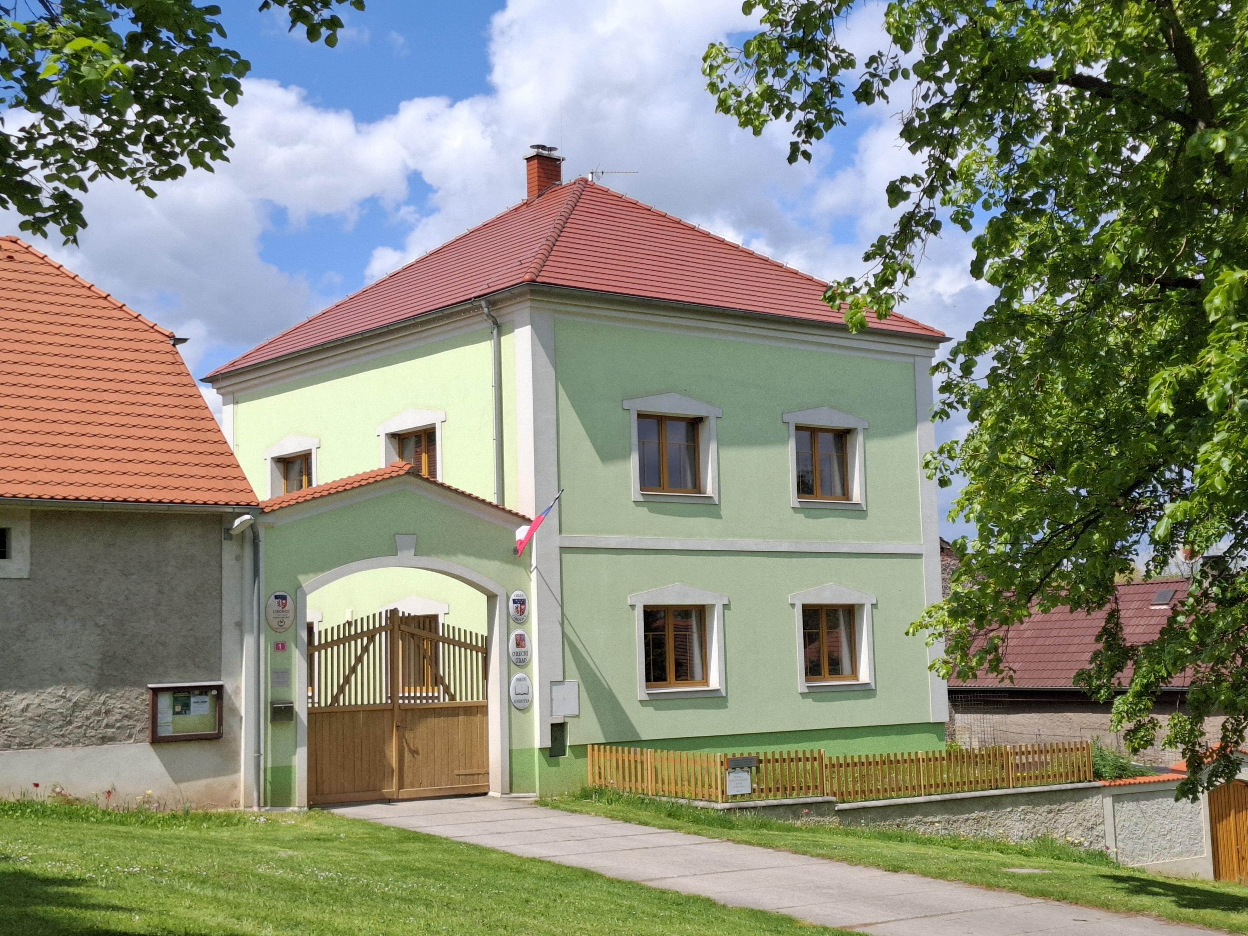 Libovice - obecní úřad foto 3