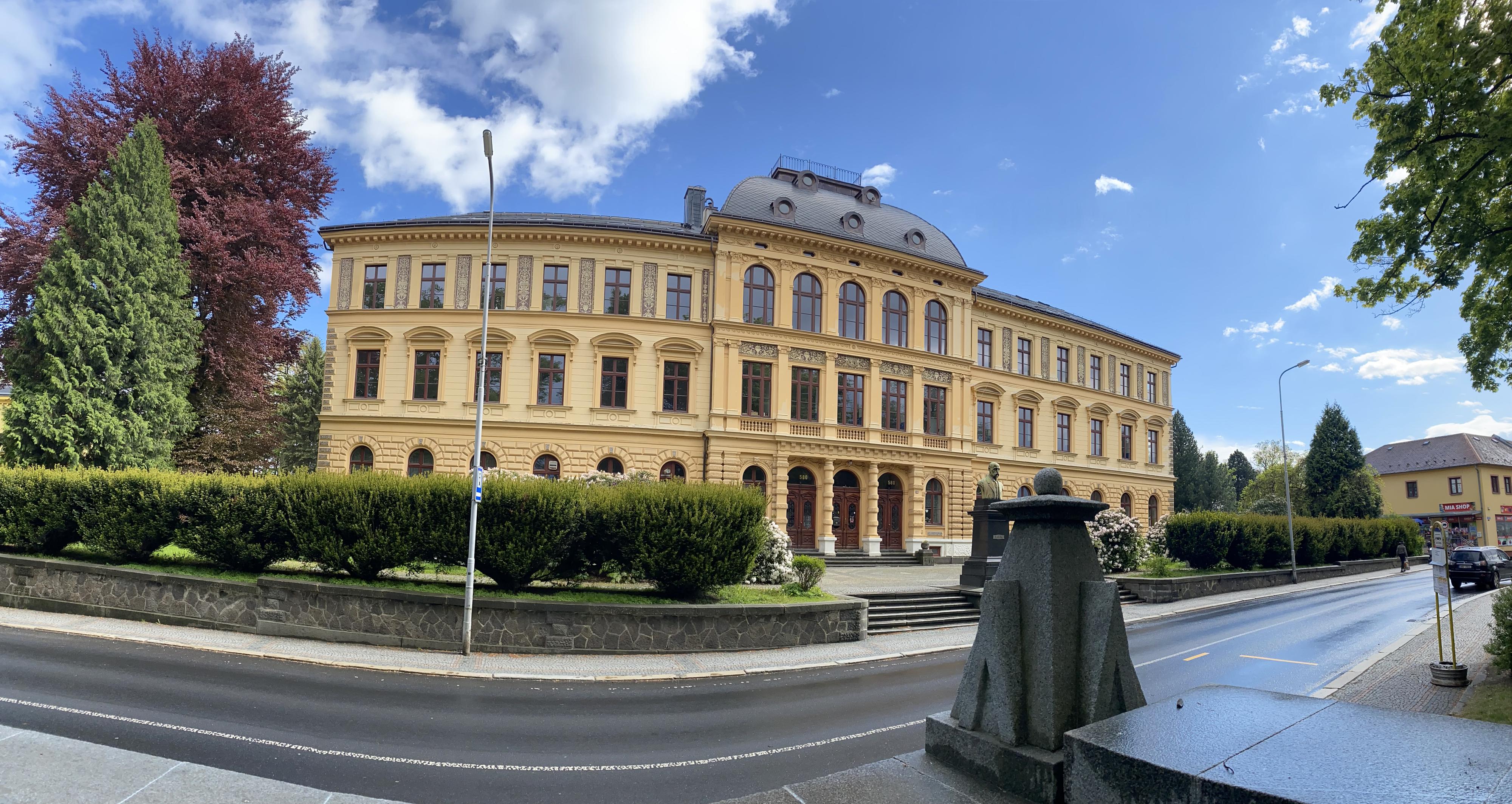 Střední lesnická škola a Střední odborná škola, Šluknov - Školní knihovna foto 3