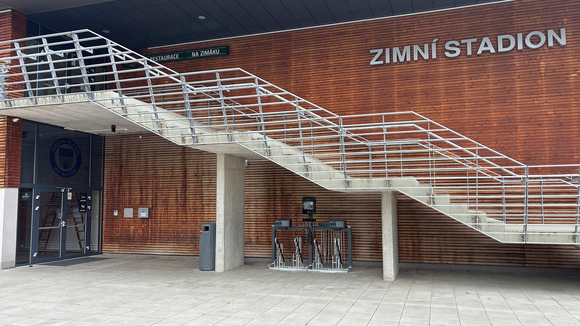 Nabíjecí stanice pro elektrokola - Zimní stadion foto 2