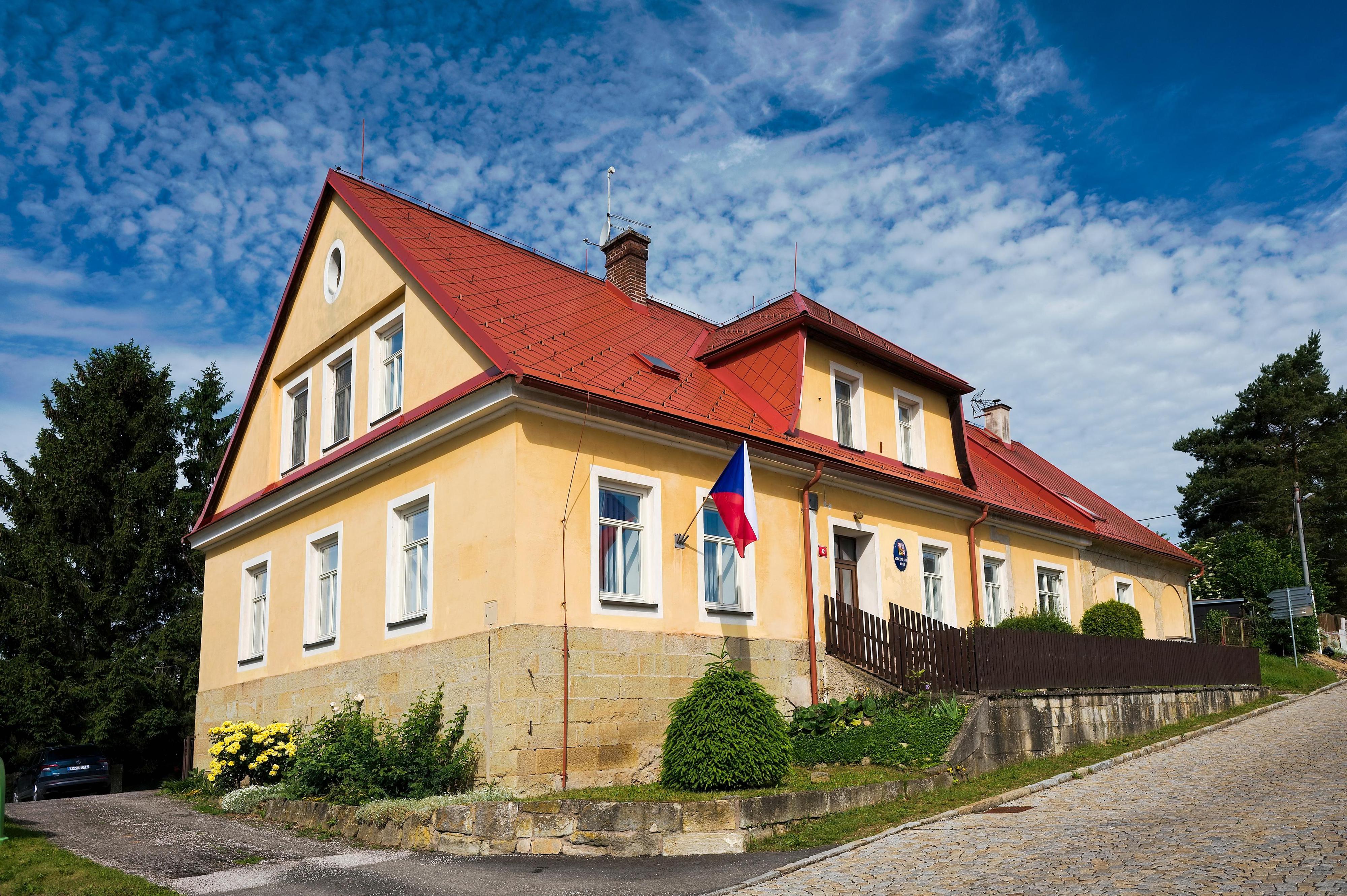 Kuks - obecní úřad foto 3