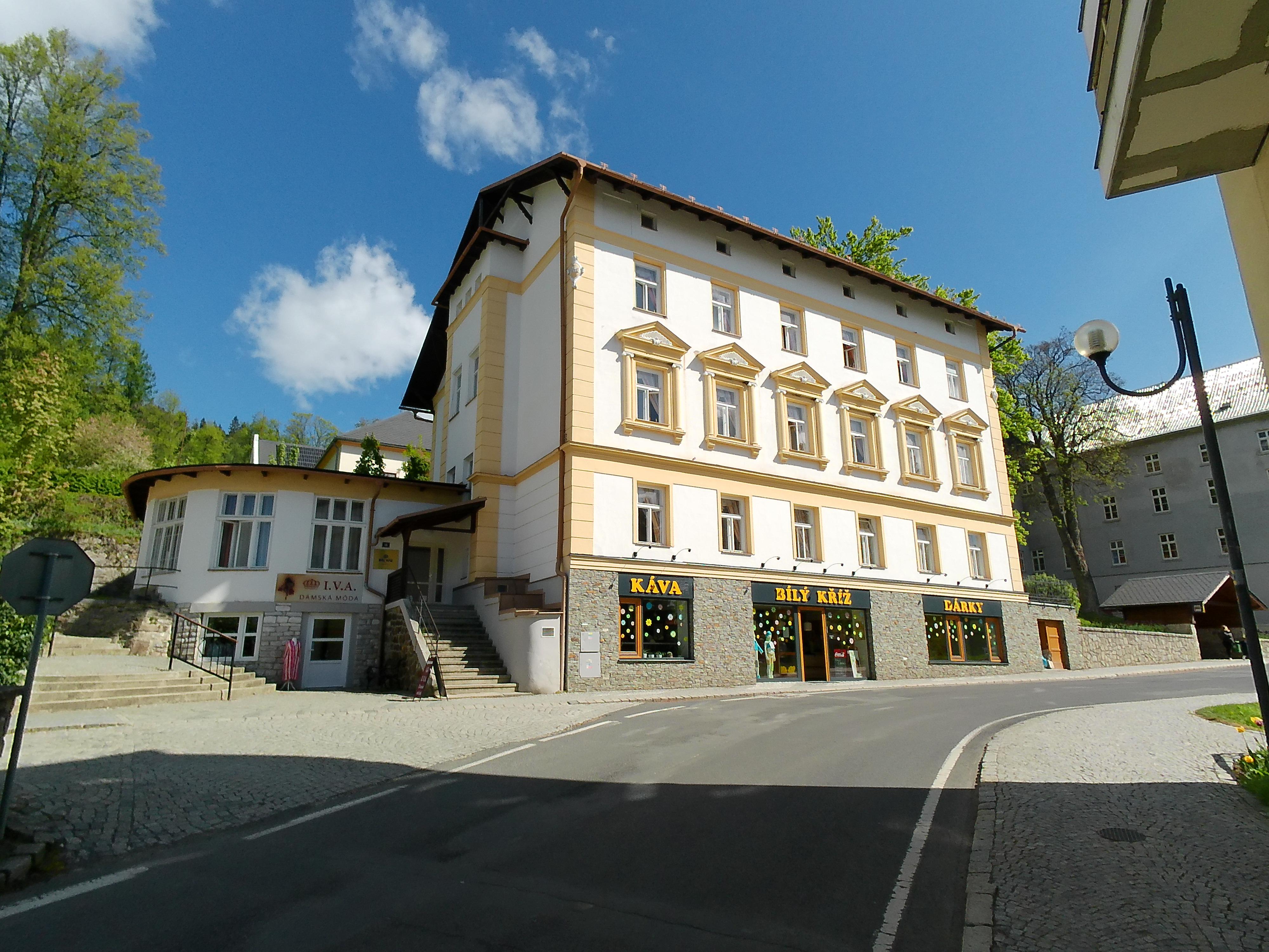 Lázeňský obchůdek - Bílý kříž