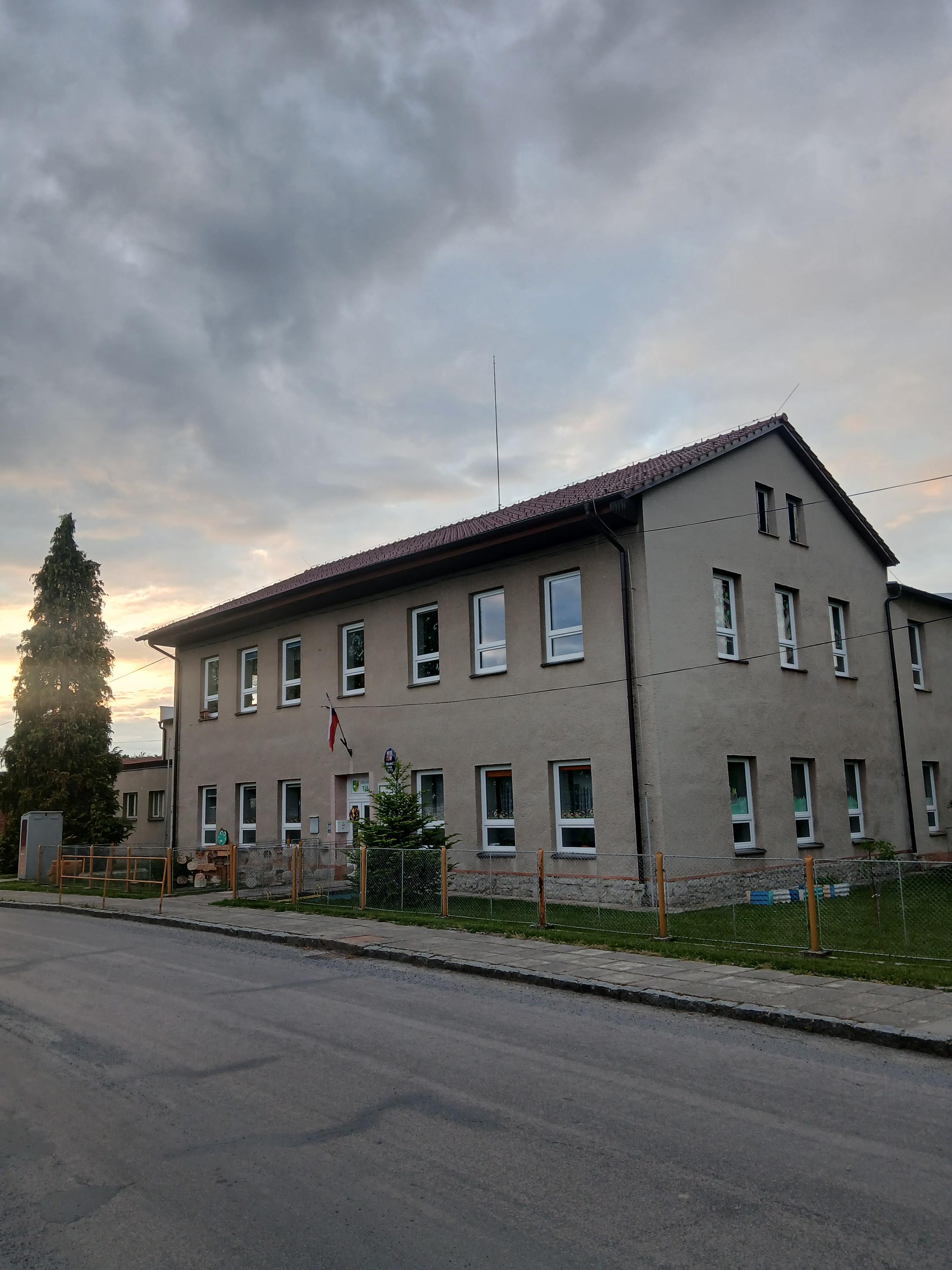 ZŠ a MŠ Tisová foto 3