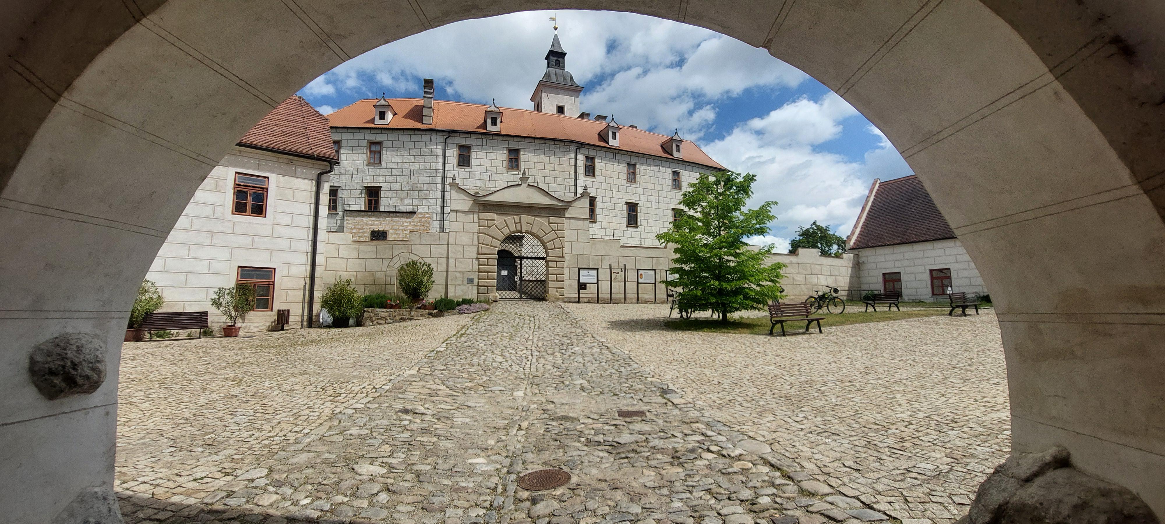 Starý zámek v Jevišovicích foto 5
