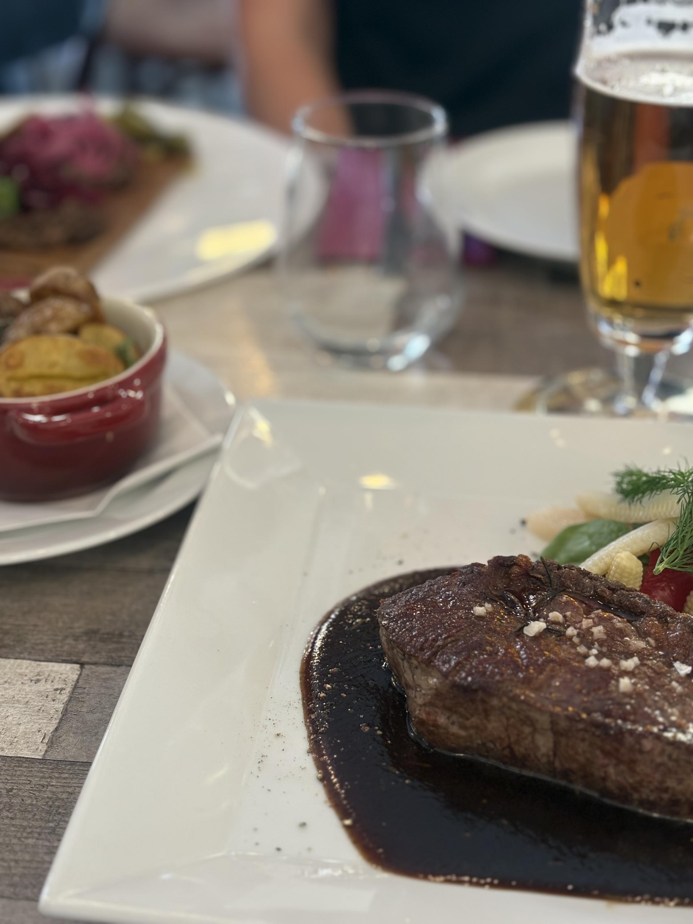 CAFE LOUIS VÝTOŇ & RESTAURANT foto 2