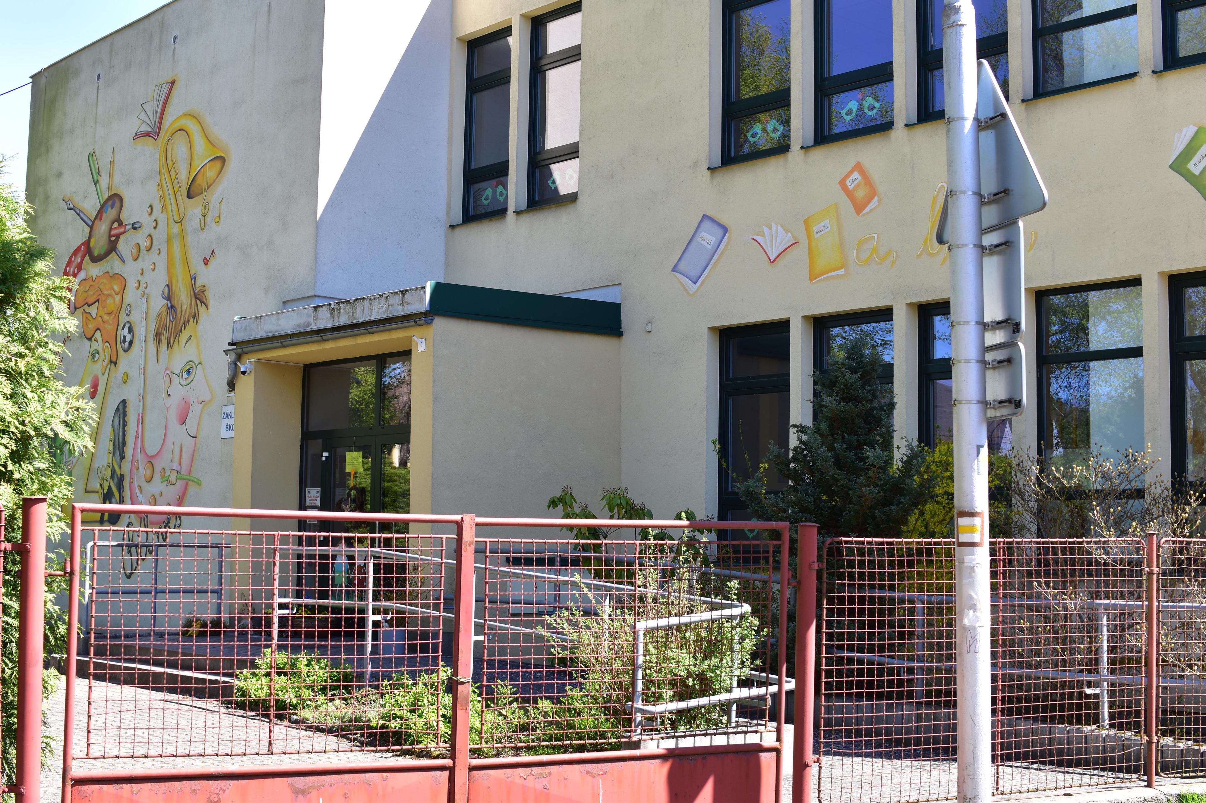 ZŠ Náchod, 1. Máje