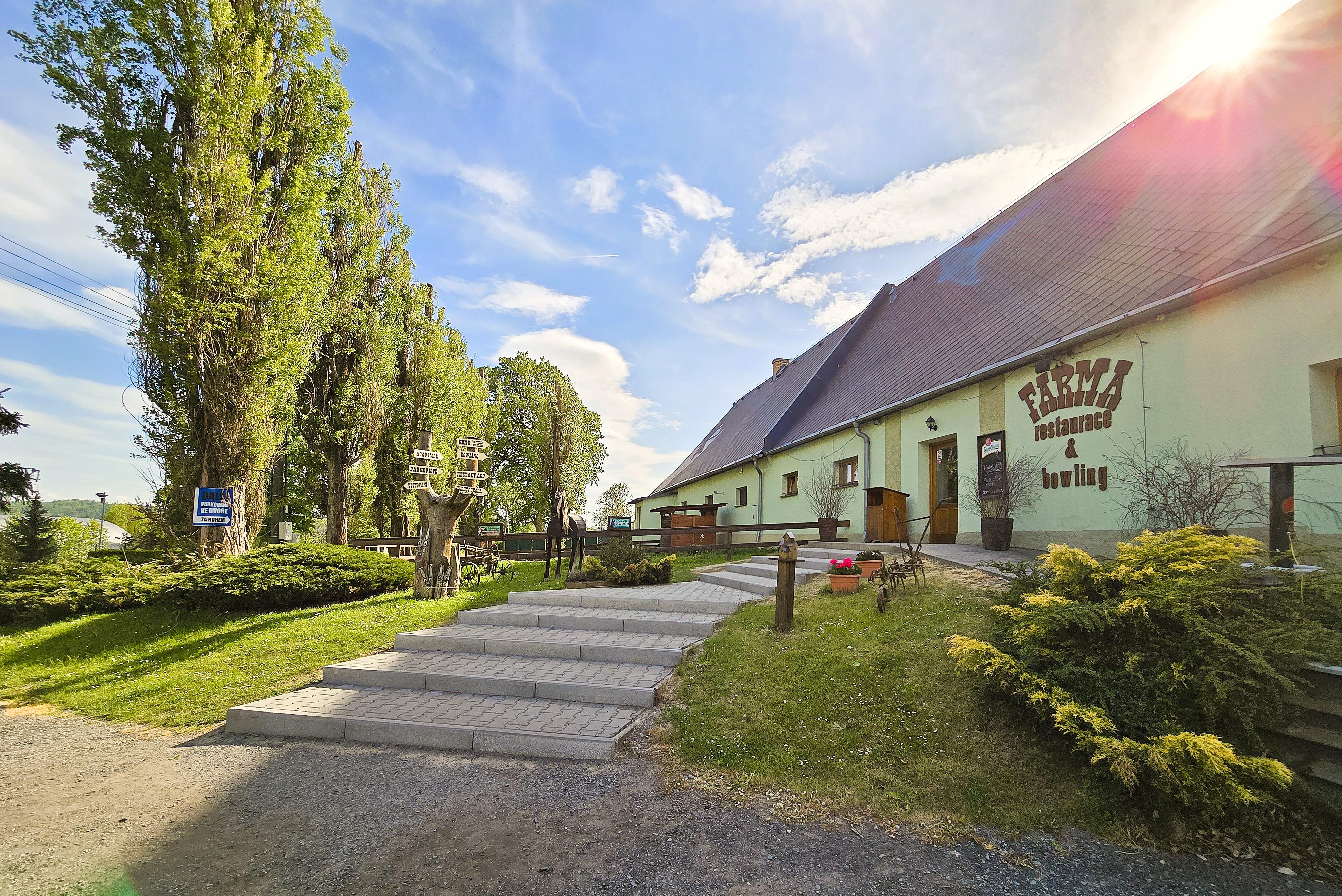 Farma Kočov - ubytování, restaurace, bowling a tenis