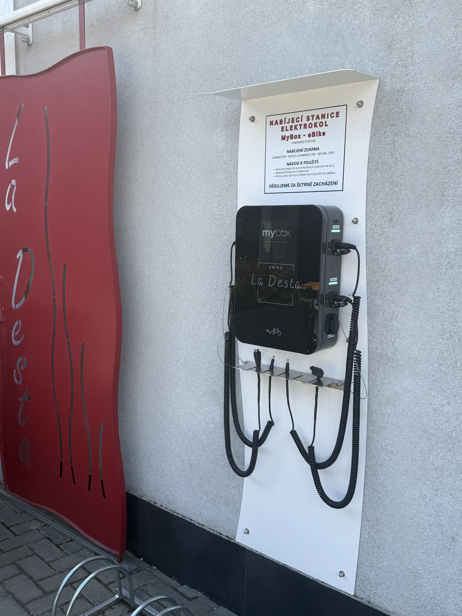 Dobíjecí stanice pro elektrokola foto 3