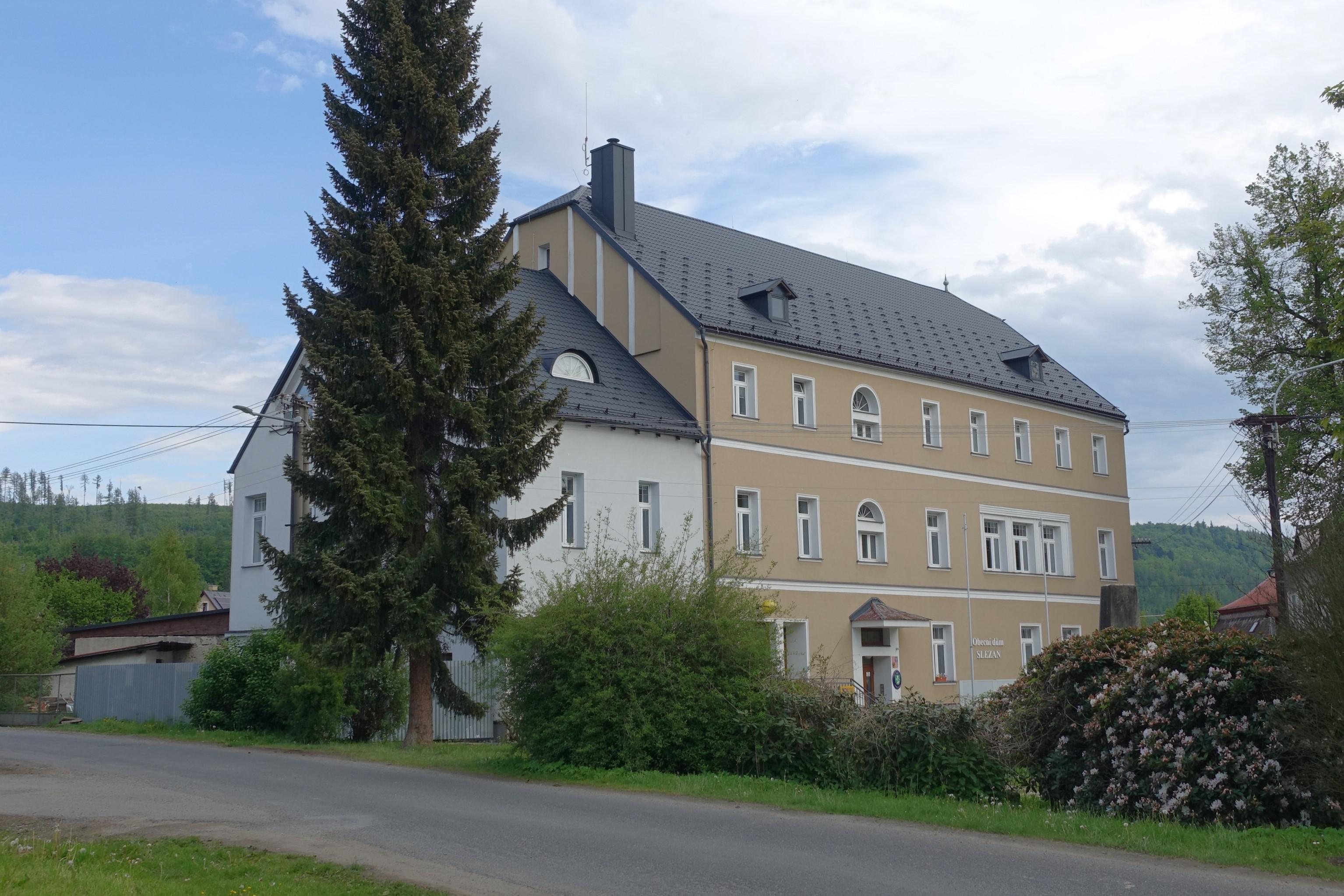 Karlovice - obecní úřad foto 5