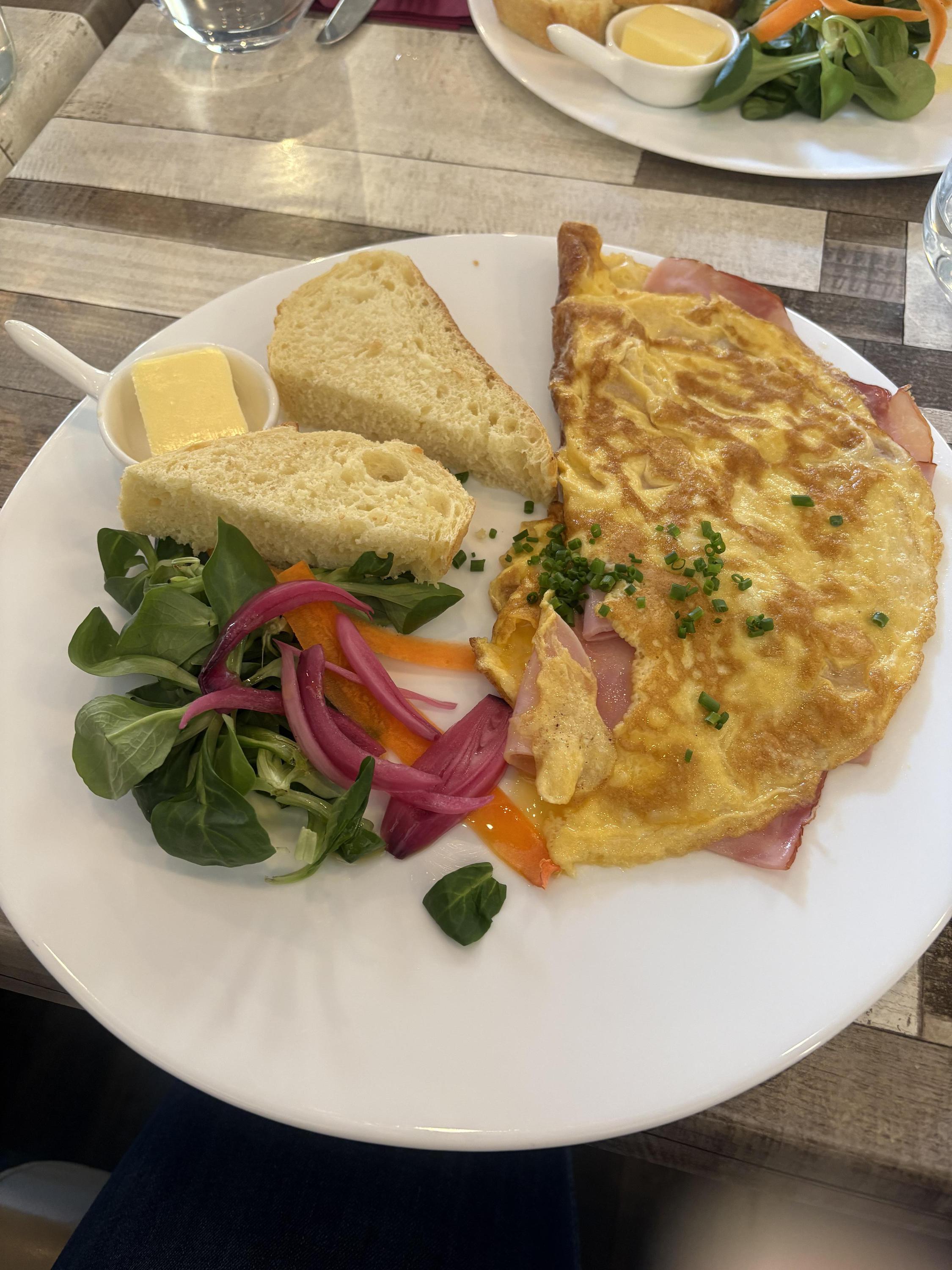 CAFE LOUIS VÝTOŇ & RESTAURANT foto 3