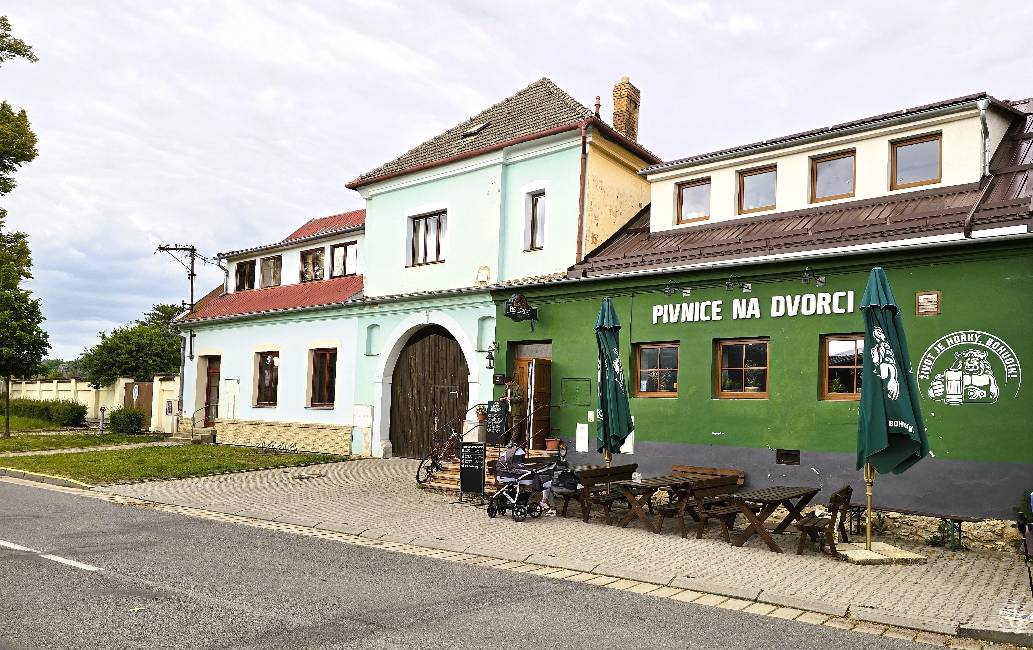 Pivnice Na Dvorci "Mrtvola" foto 2