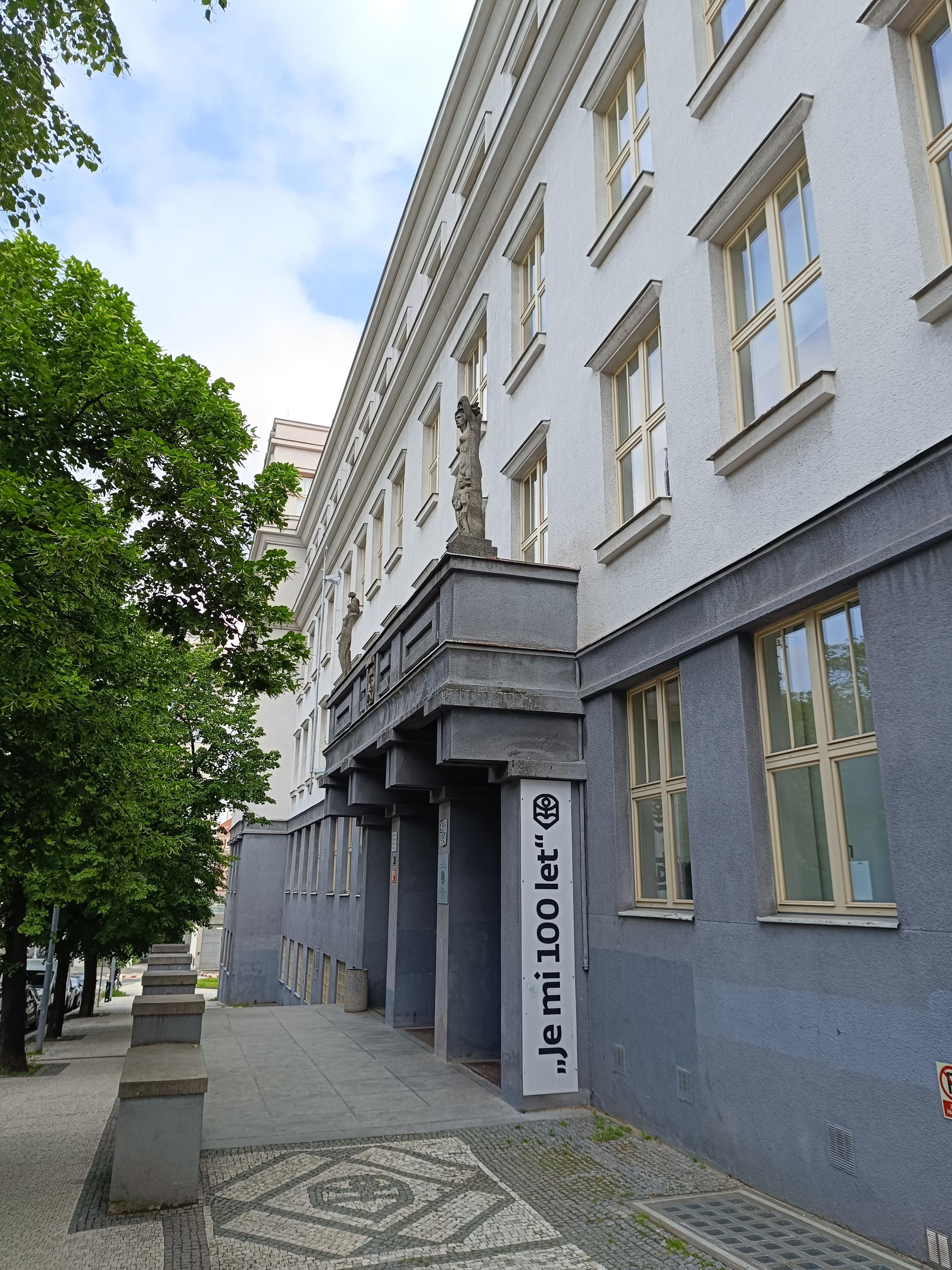 Střední uměleckoprůmyslová škola, Praha 3 foto 6