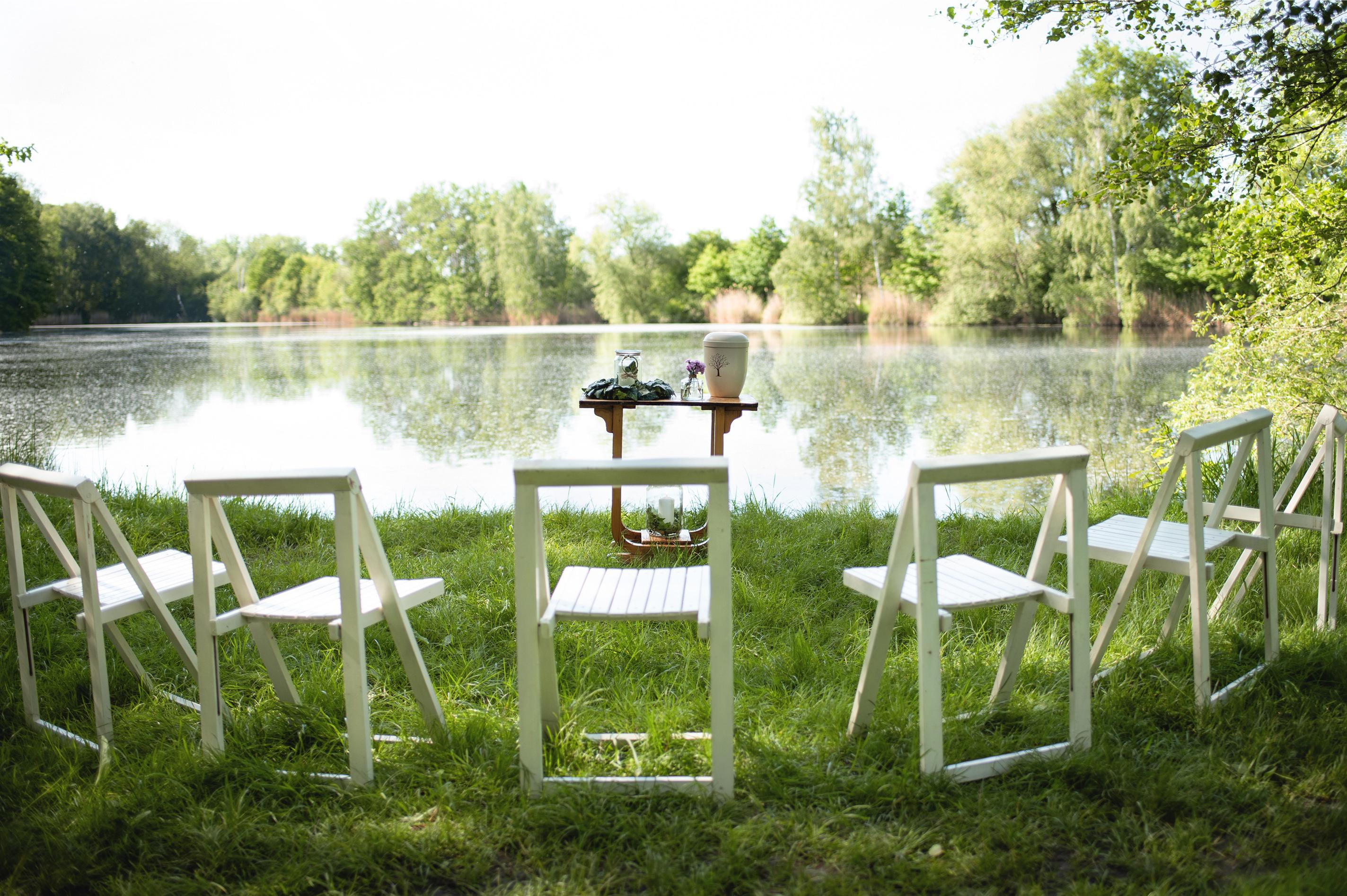 Přírodní smuteční obřady