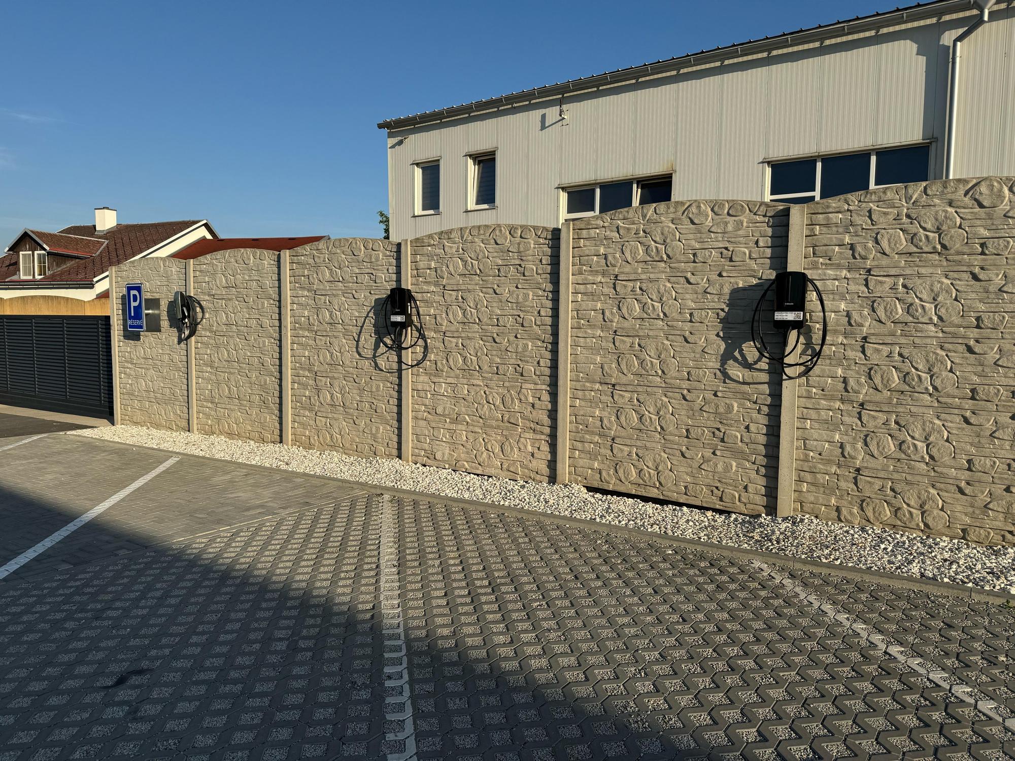 PZA KOVOSTROJ s.r.o. - nabíjecí stanice