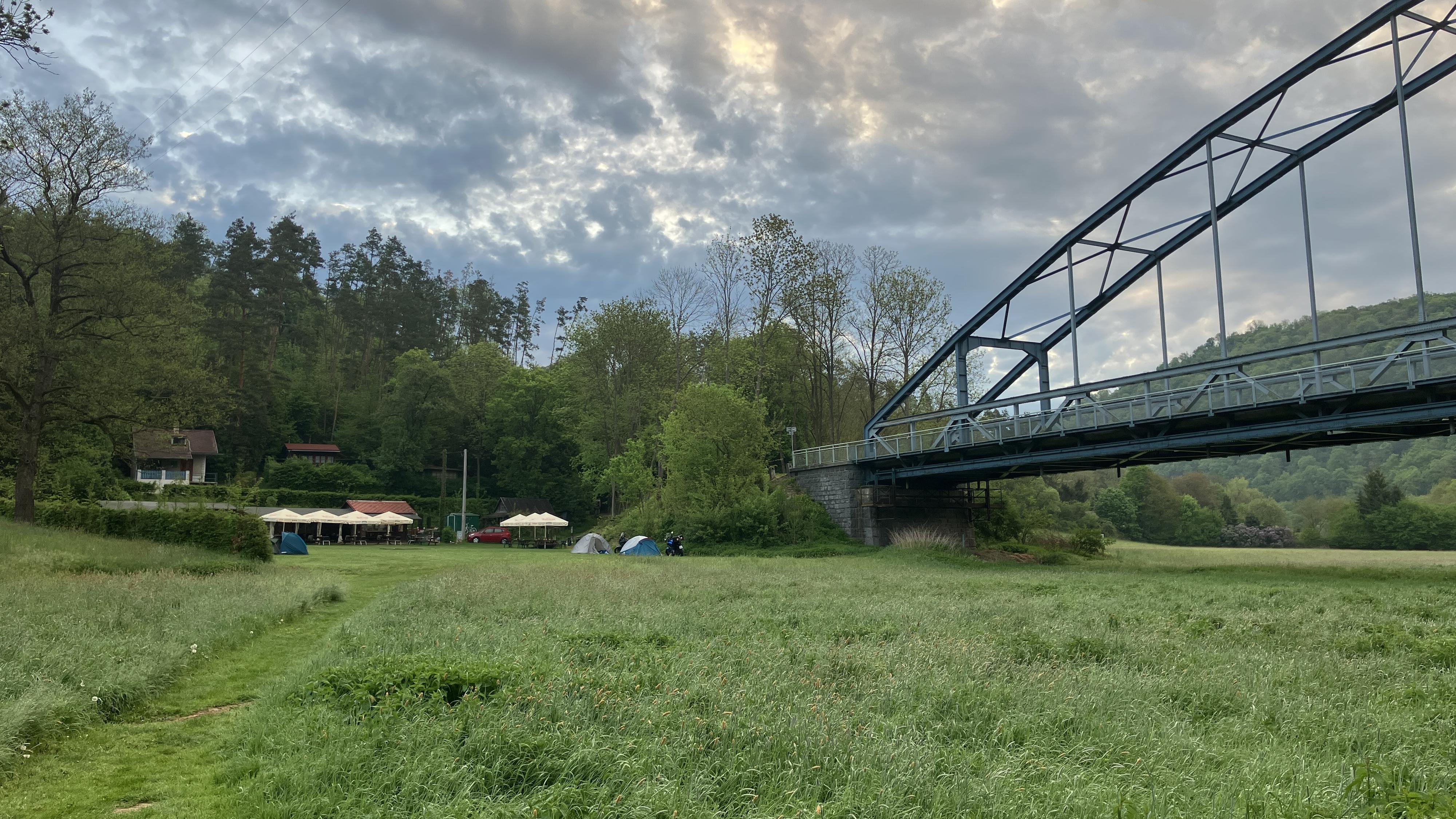 Nouzové tábořiště U Skryjského mostu foto 4