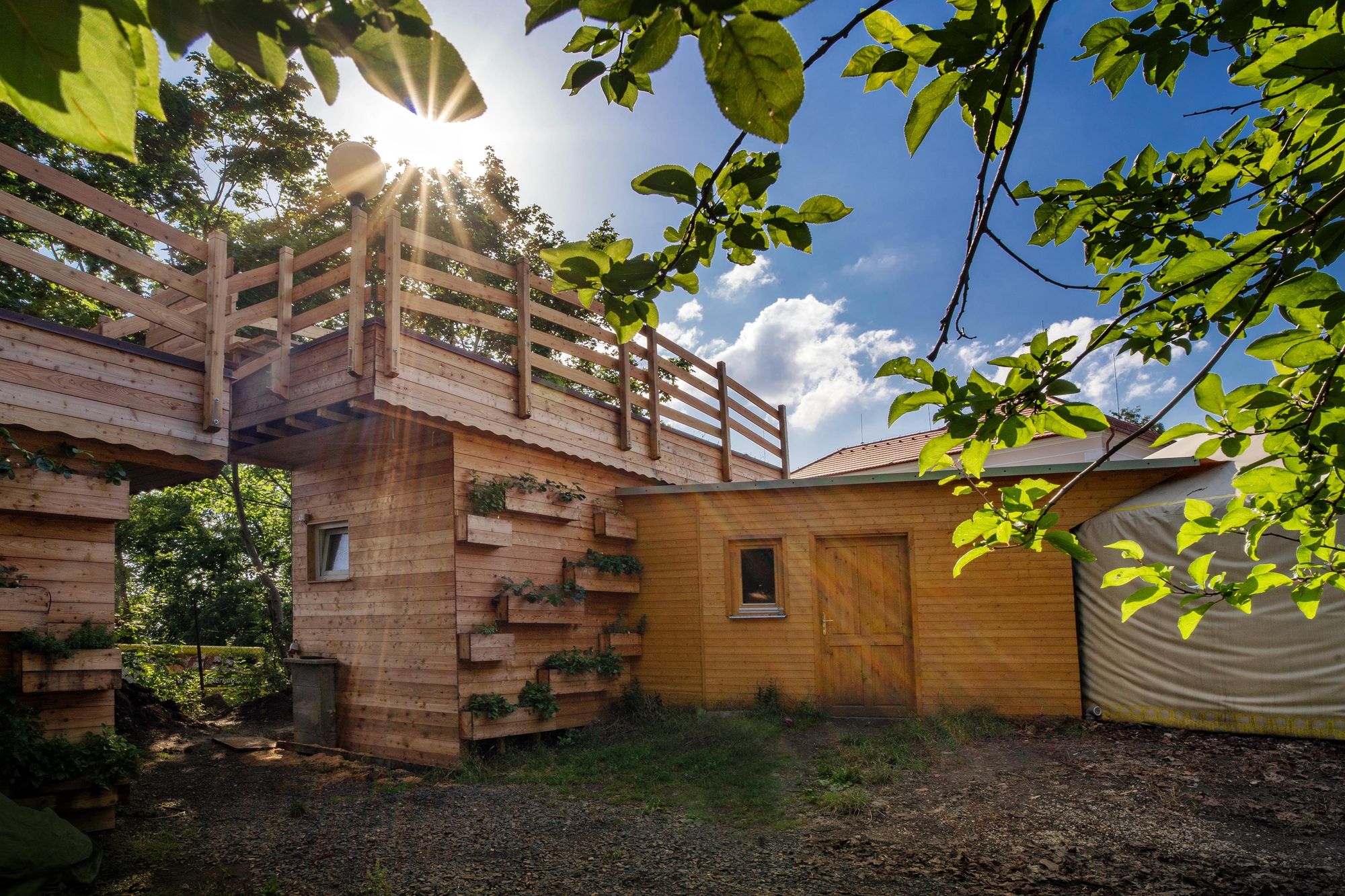 VČELÍ KRUHOVÉ CENTRUM STOLIŇ foto 5