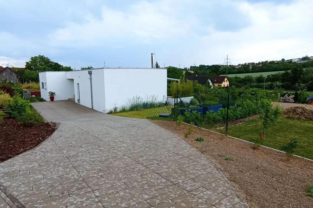 Pokládka zámkové dlažby