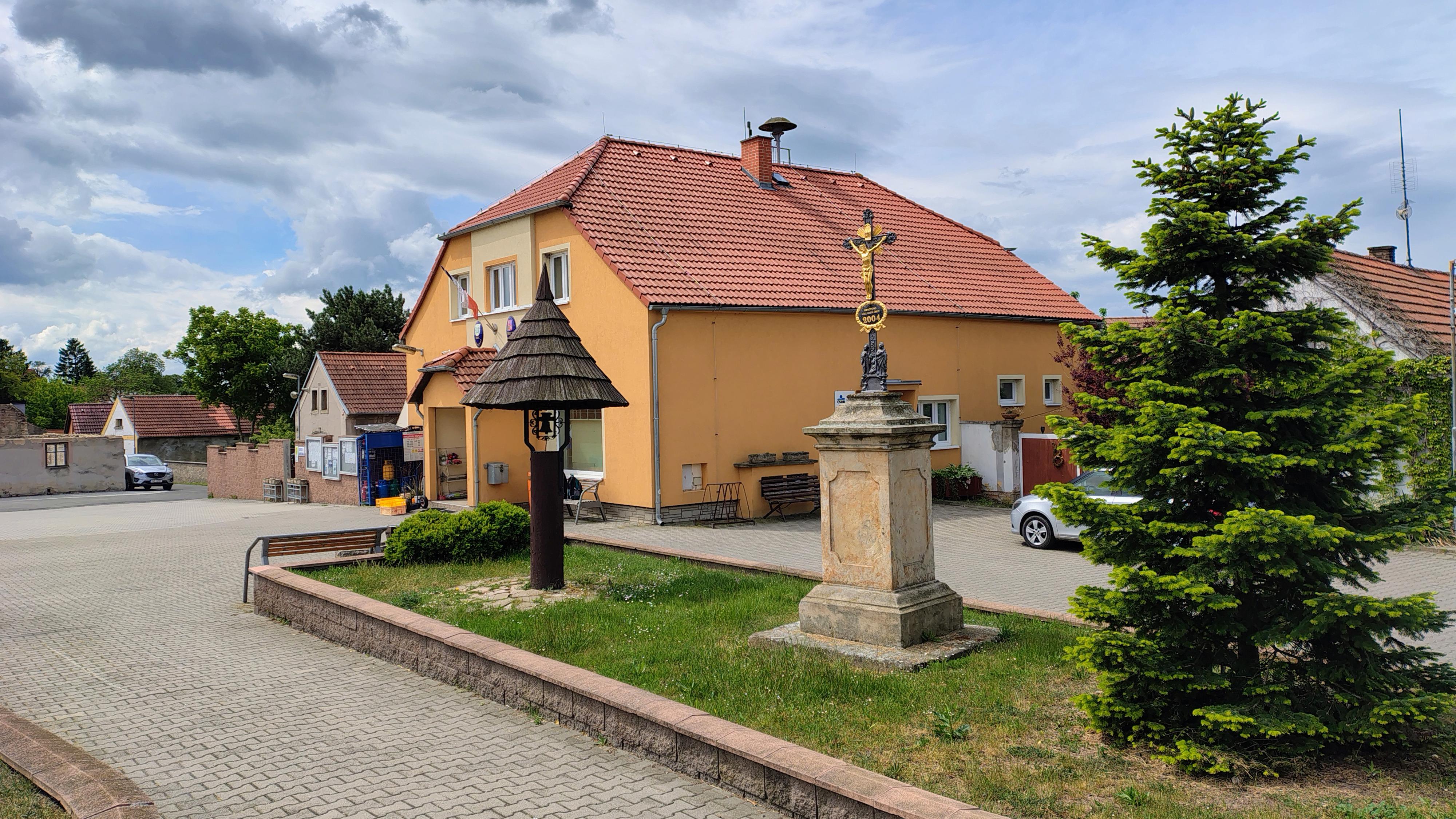 Vrbičany - obecní úřad foto 2